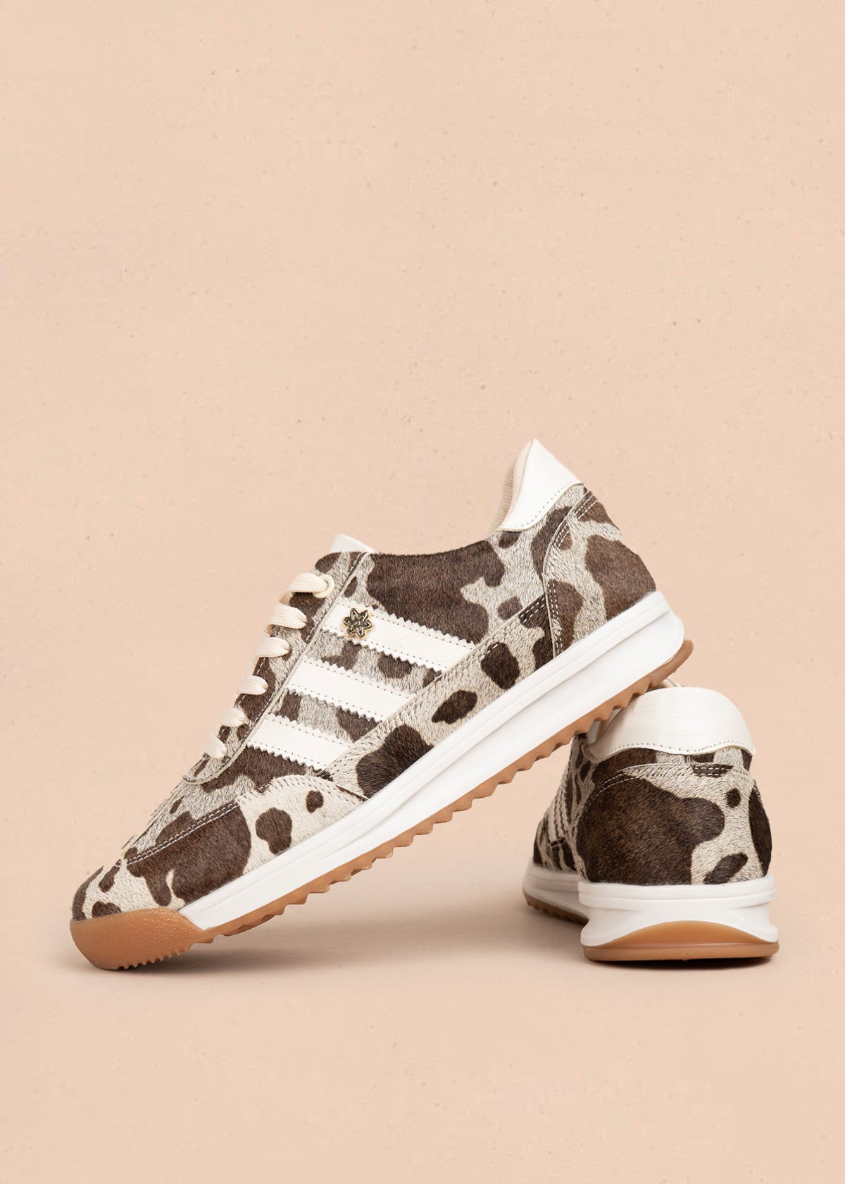 Tenis casuales en cuero color café con cuero animal print 106042