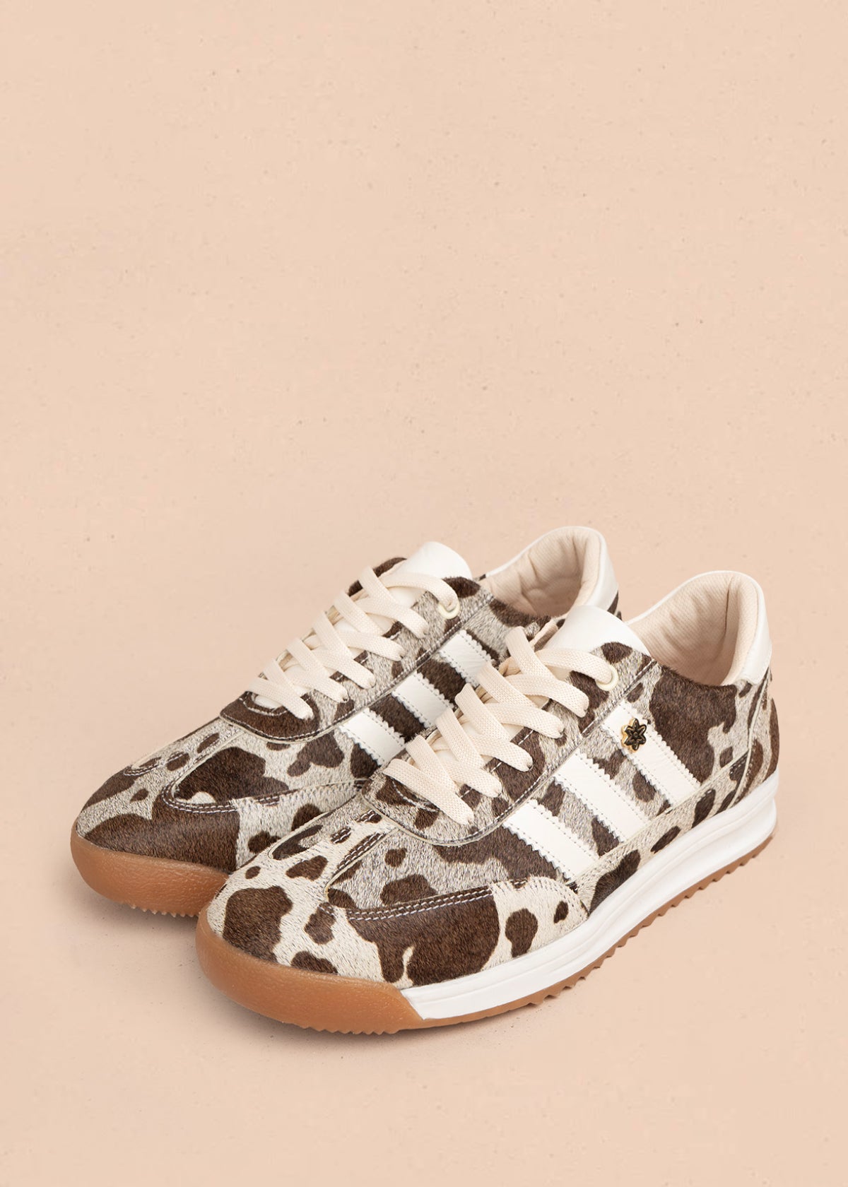 Tenis casuales en cuero color café con cuero animal print 106042