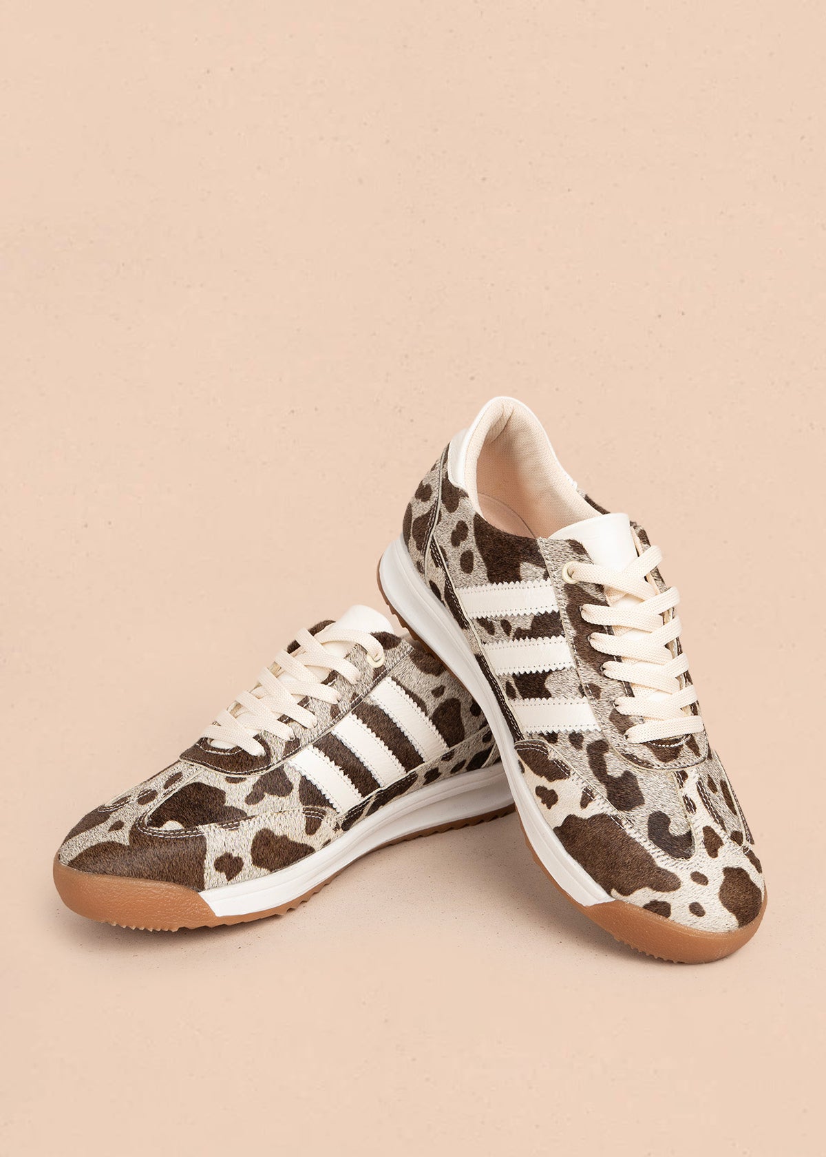 Tenis casuales en cuero color café con cuero animal print 106042
