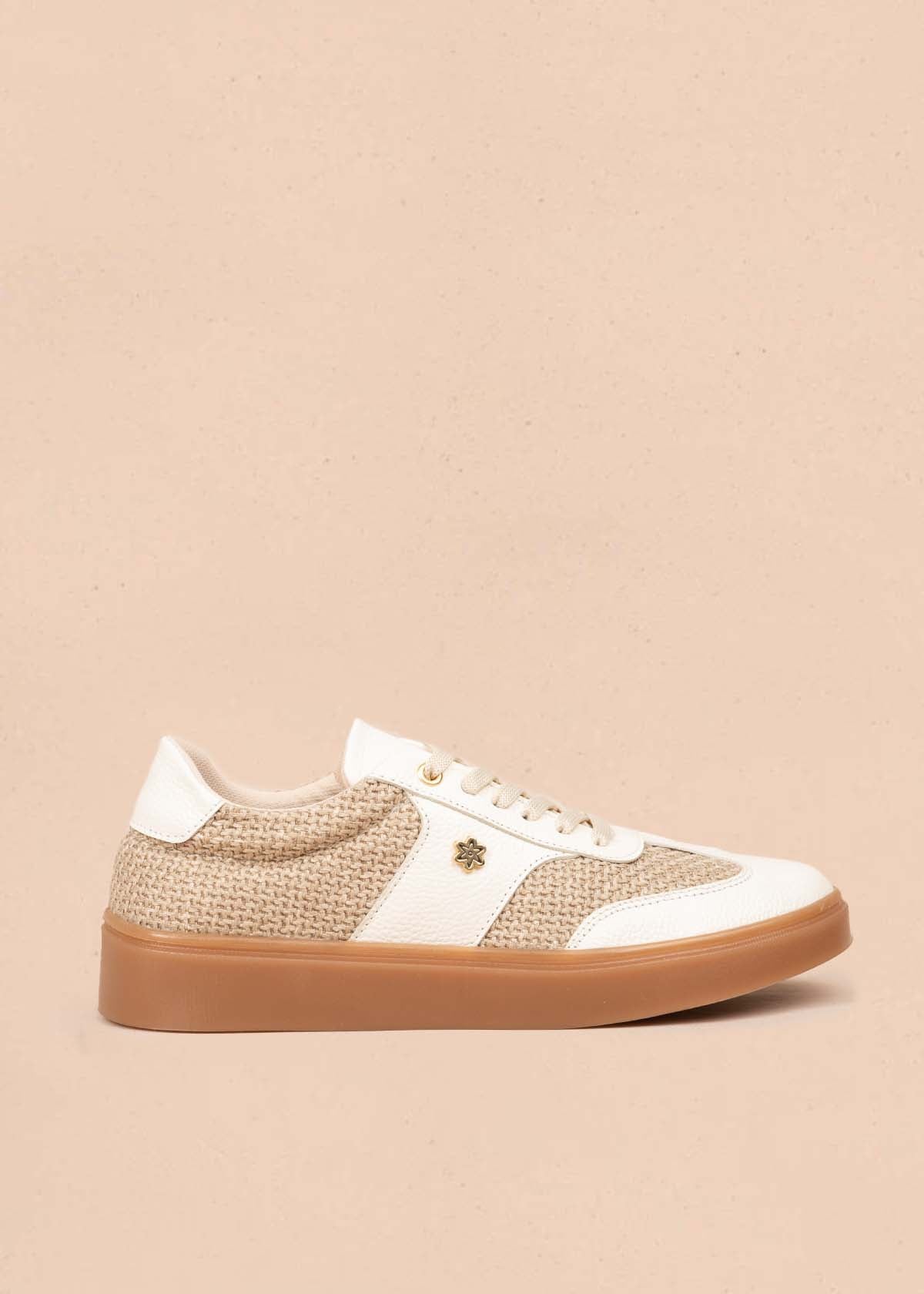 Deportivo en cuero color talco y tejido natural 106045
