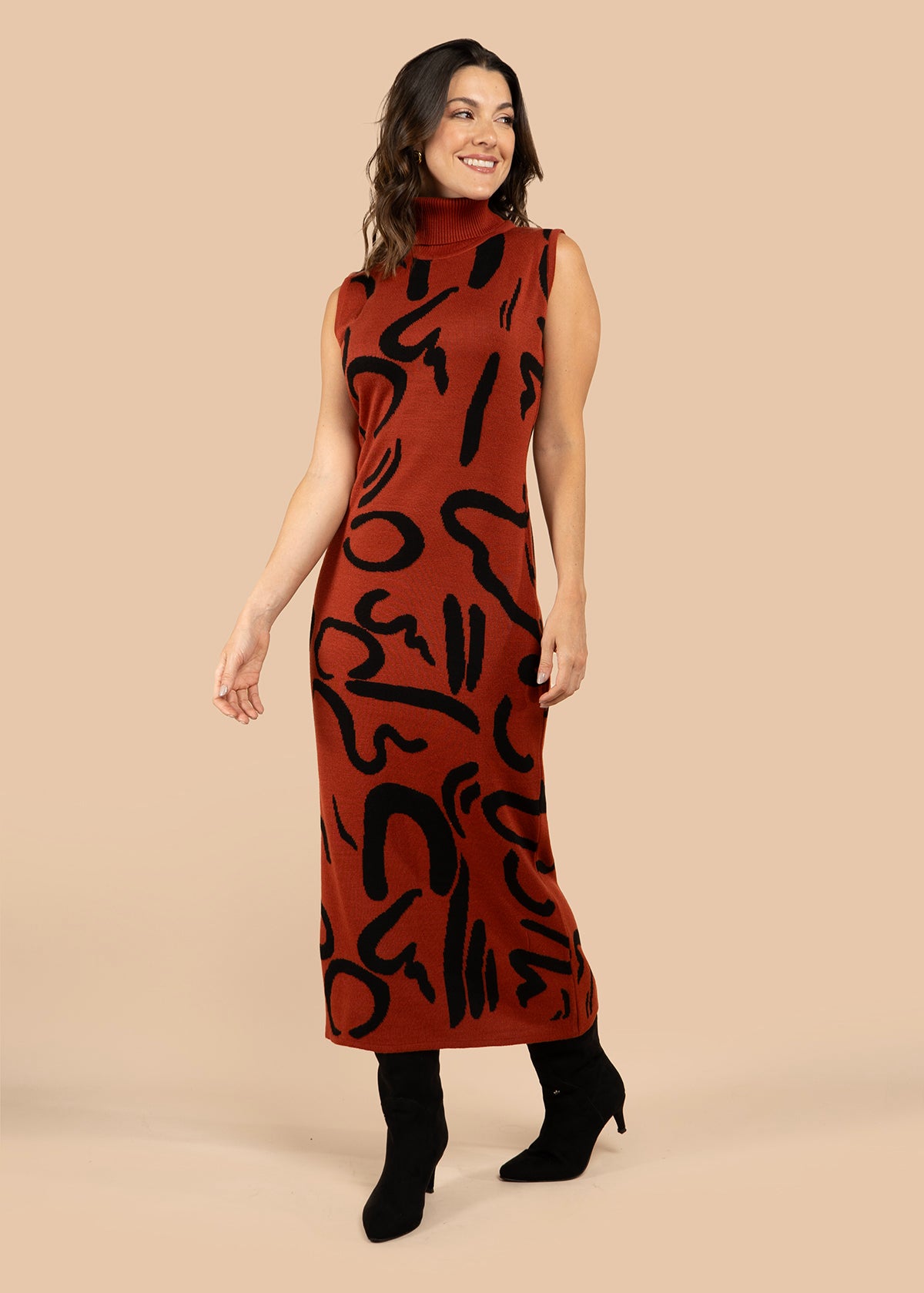 Vestido largo color terracota con estampado abstracto 106057