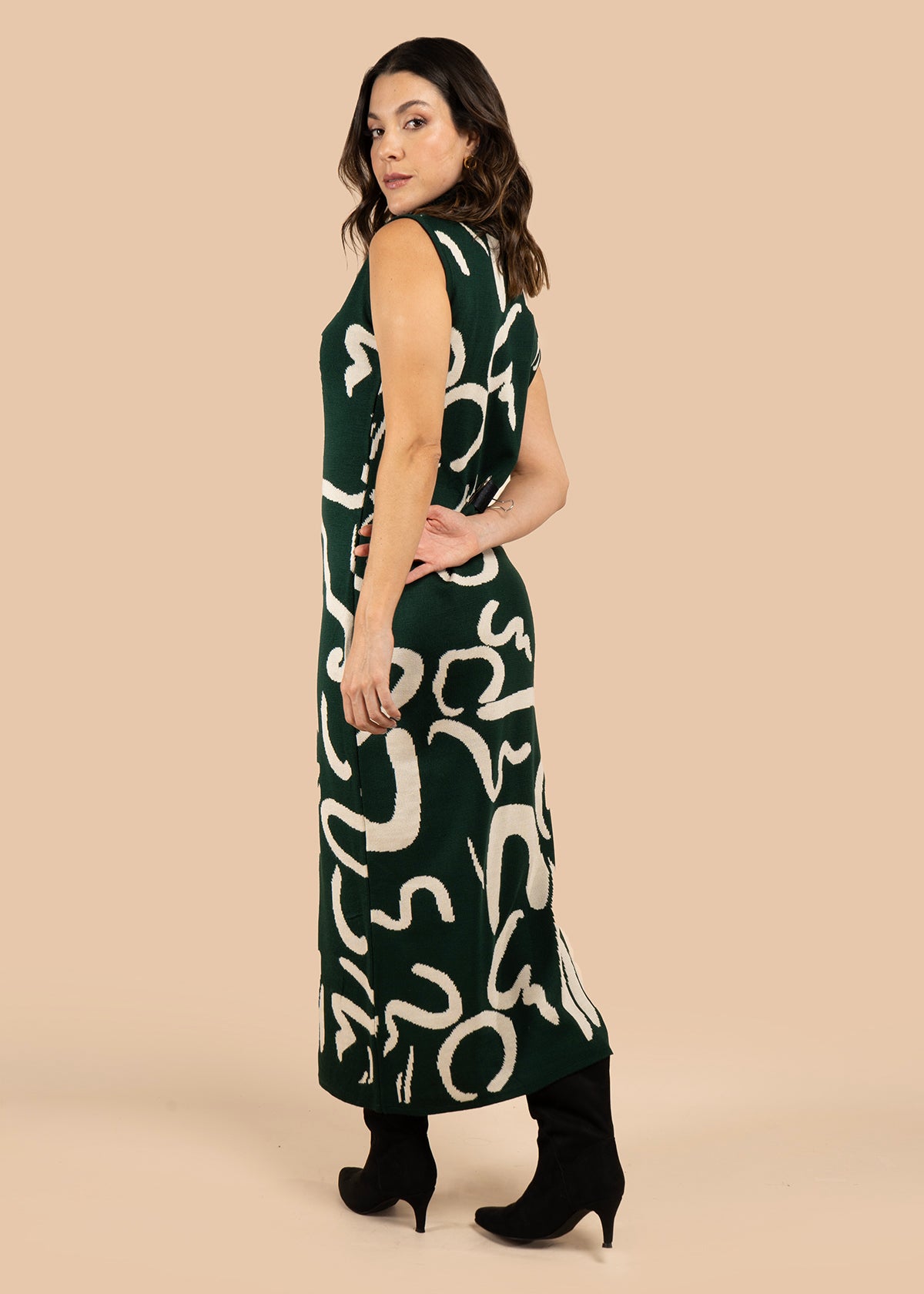 Vestido largo color verde con estampado abstracto 106057
