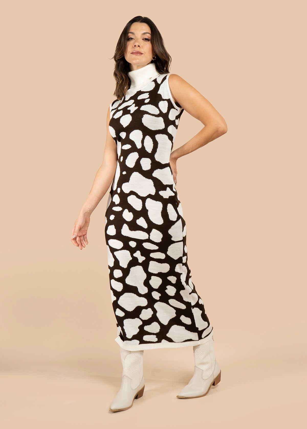 Vestido largo color café con tejido de manchas 106058