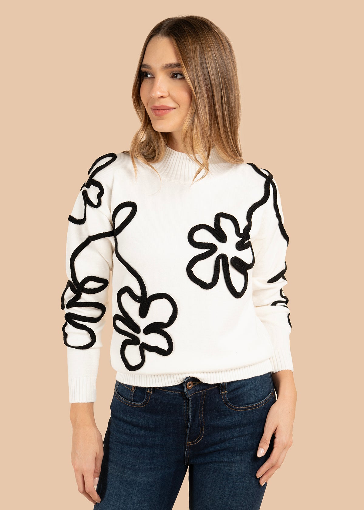 Buzo color blanco con flores bordadas 106060