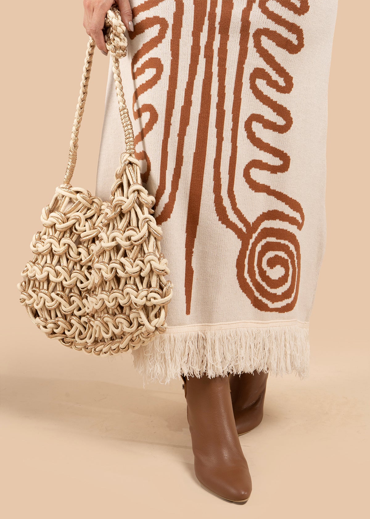 Falda color beige con estampado y flecos 106064