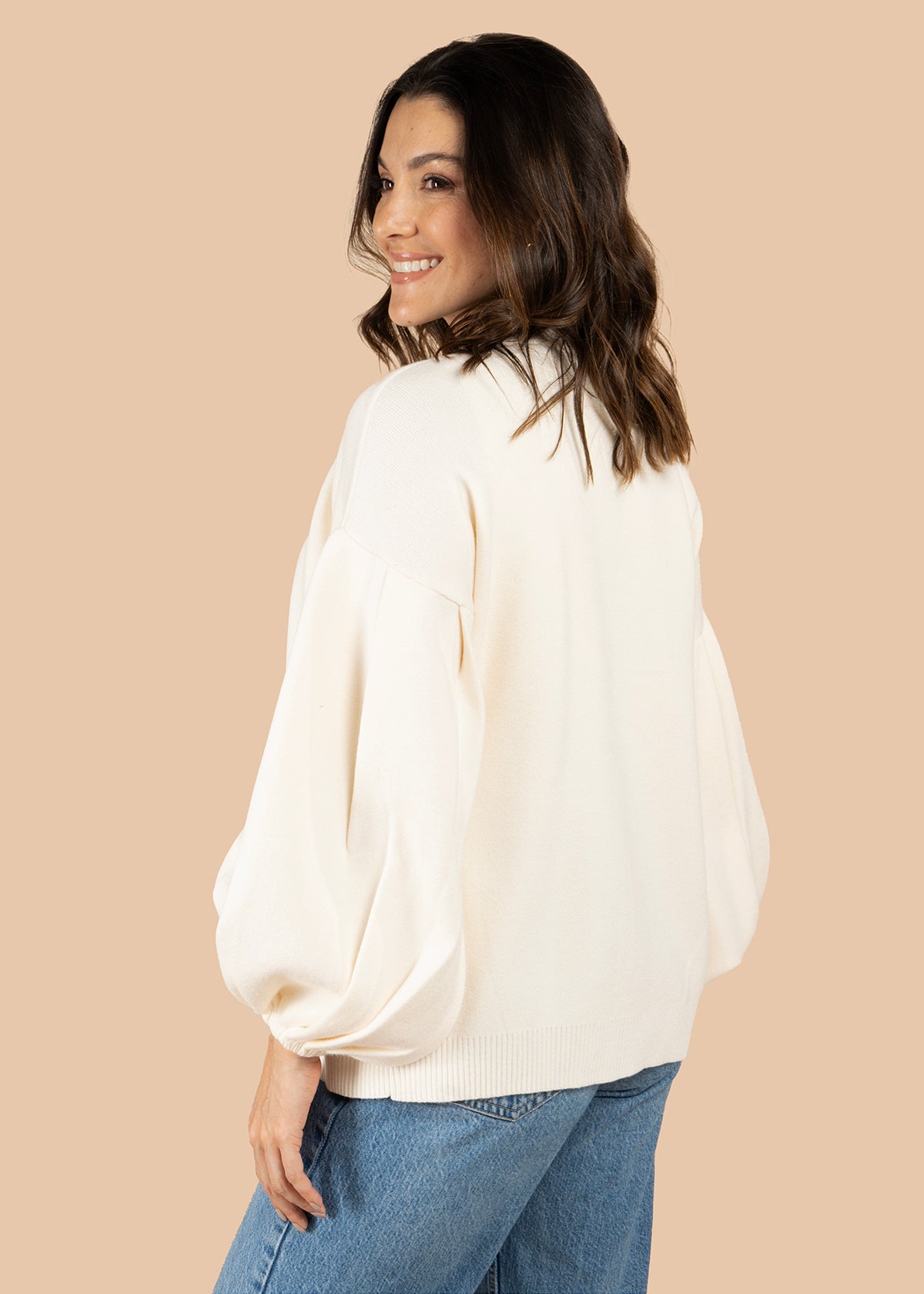 Saco color beige con mangas globo 106066
