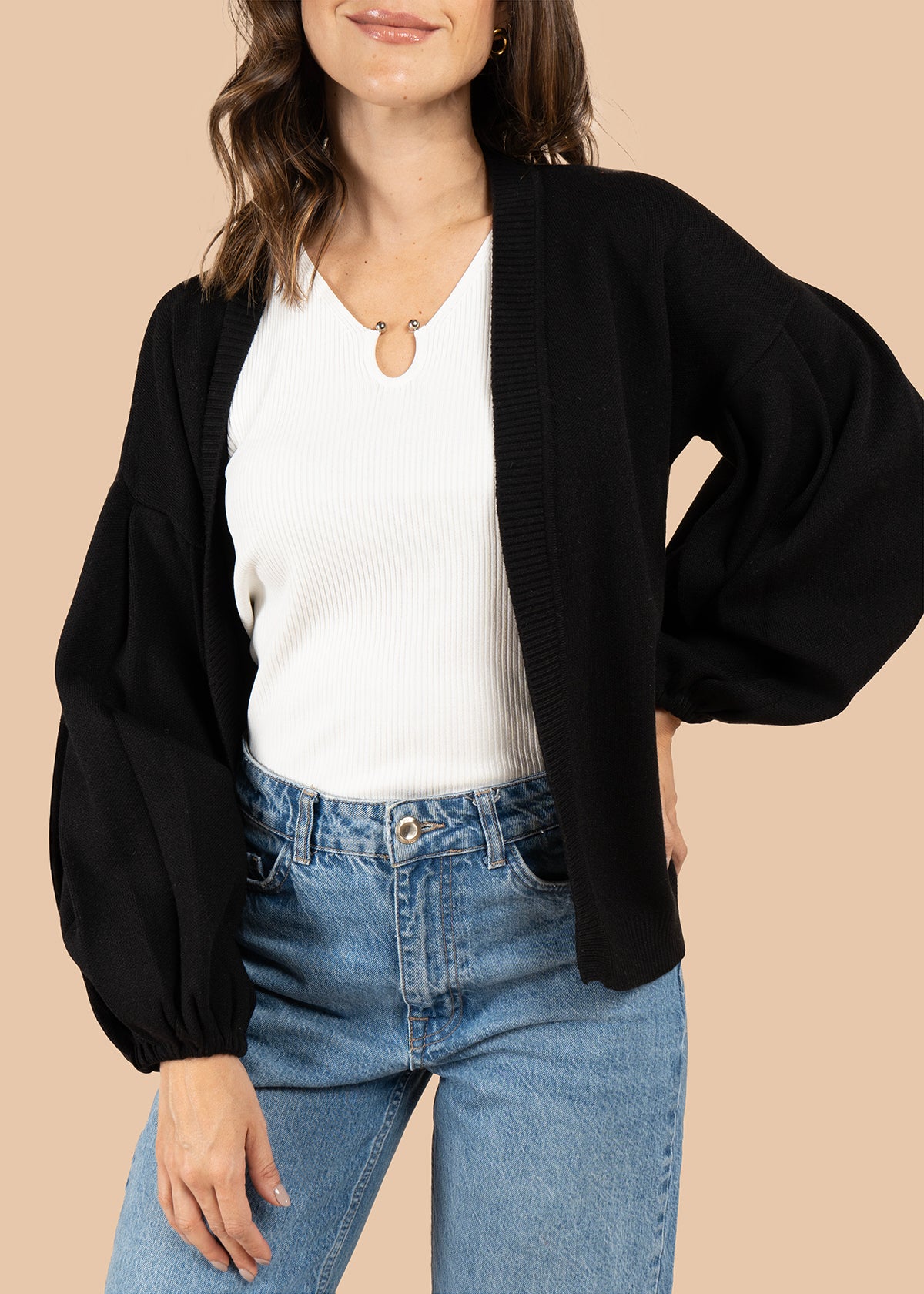 Saco color negro con mangas globo 106066