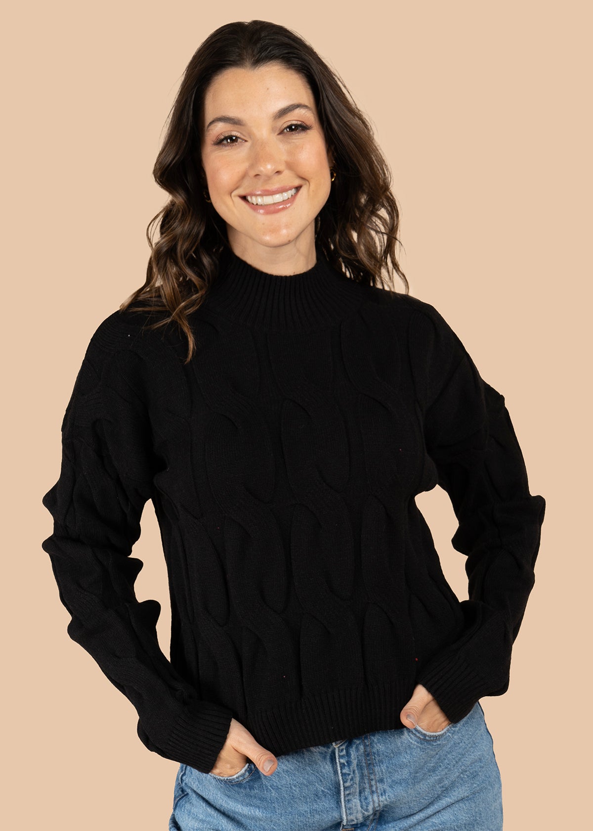 Buzo color negro con tejido trenzado 106068