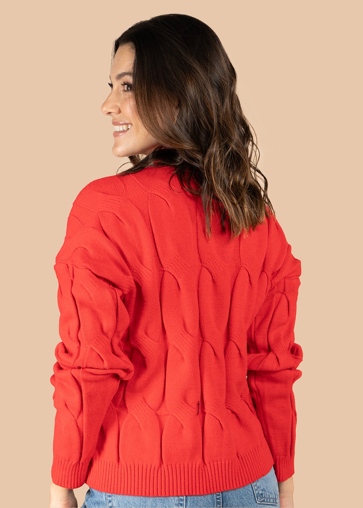 Buzo color rojo con tejido trenzado 106068