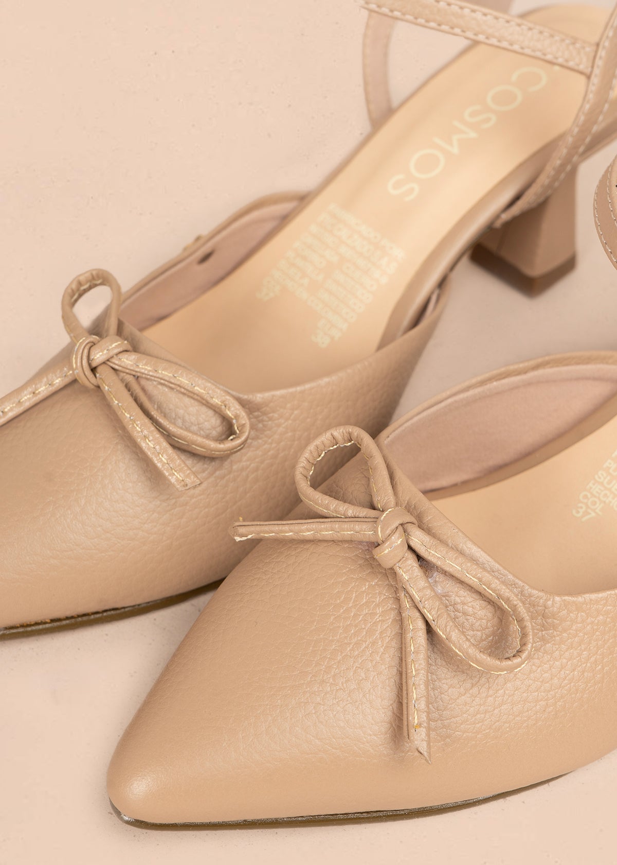 Tacones trabilla en cuero color camel con moño 106087