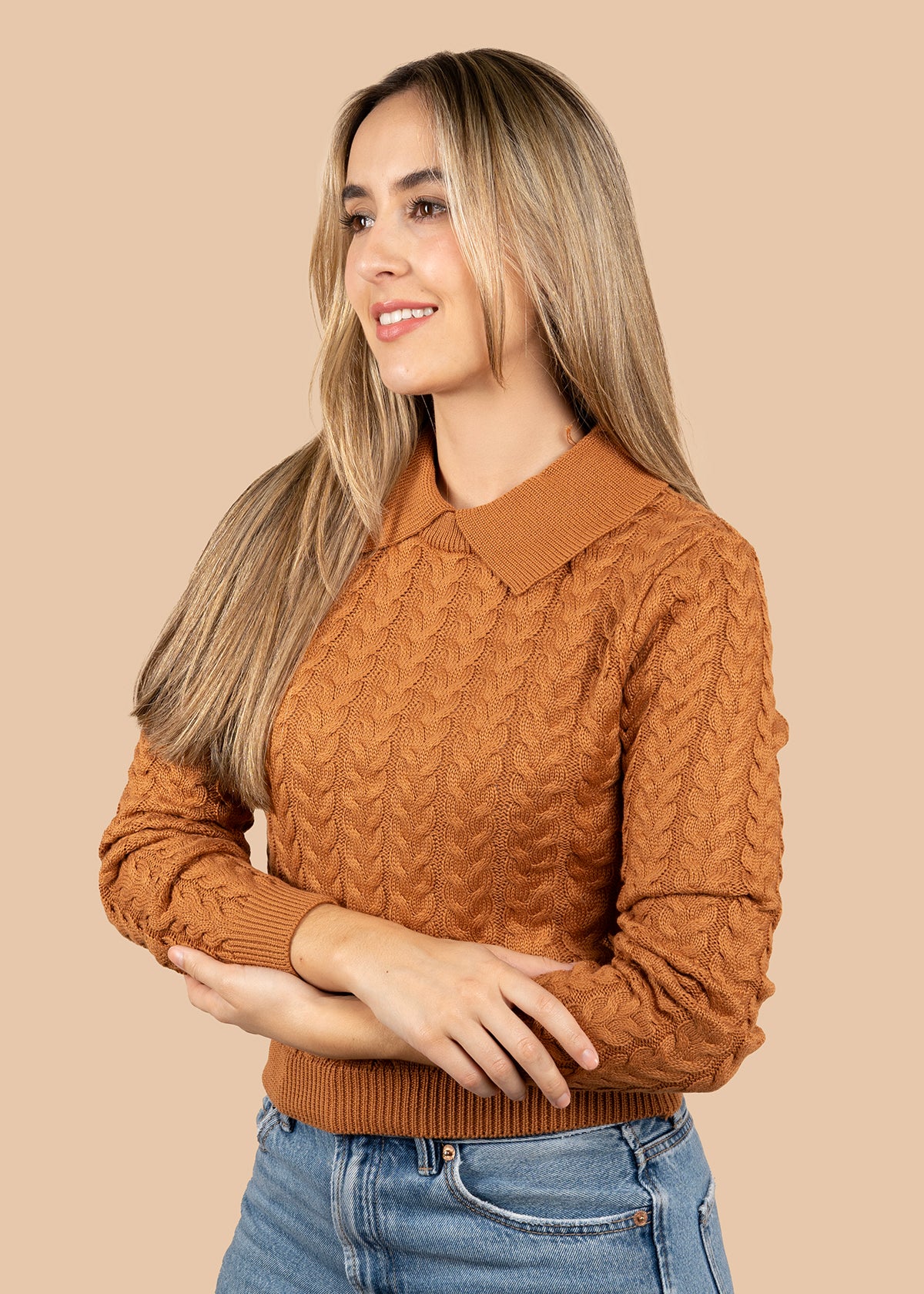 Camibuso tejido color camel con textura y cuello 106098