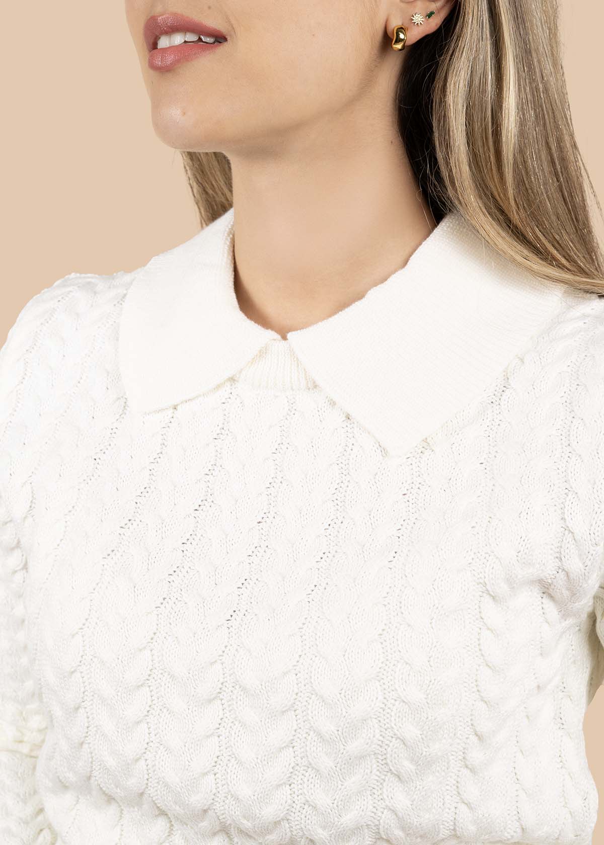 Camibuso tejido color marfil con textura y cuello 106098