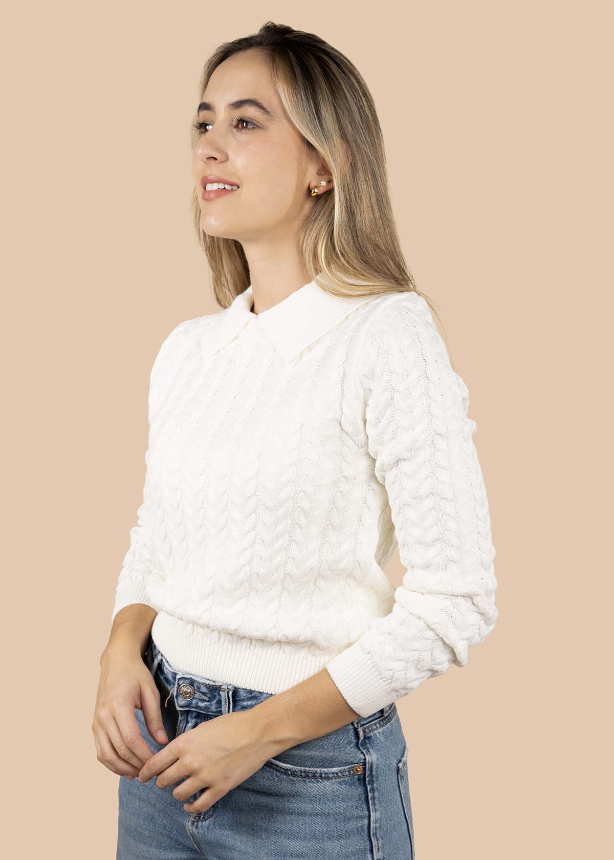 Camibuso tejido color marfil con textura y cuello 106098