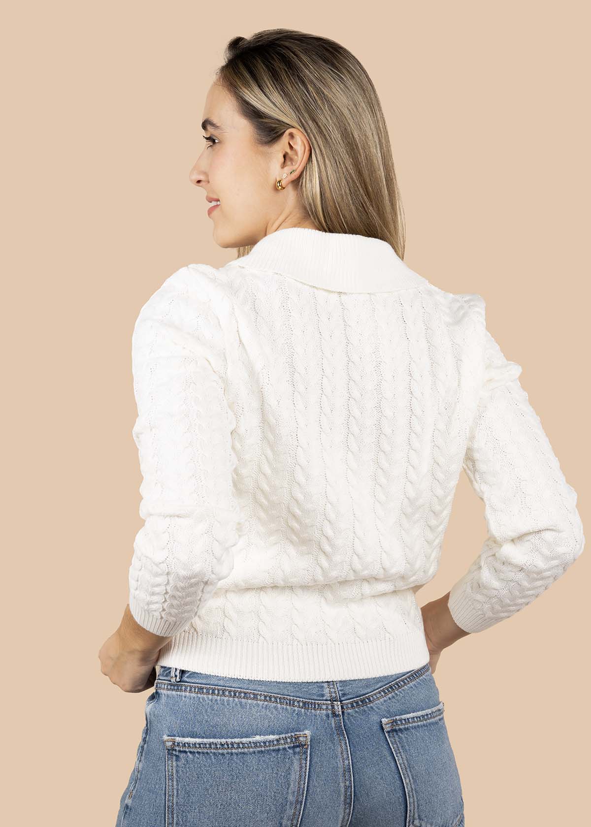 Camibuso tejido color marfil con textura y cuello 106098