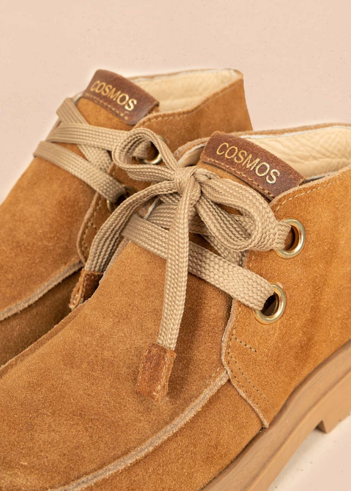 Botines en cuero carnaza color miel con suela chunky 106115