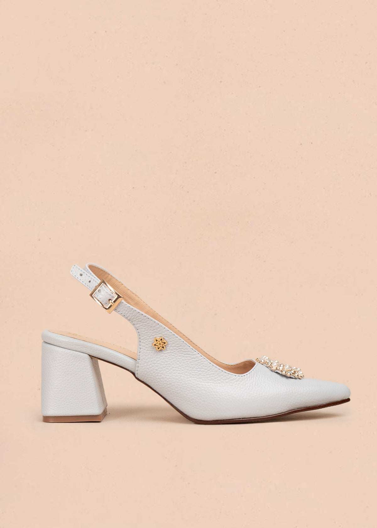 Trabilla en cuero color gris con aplique de perlas y cristales en punta 106148