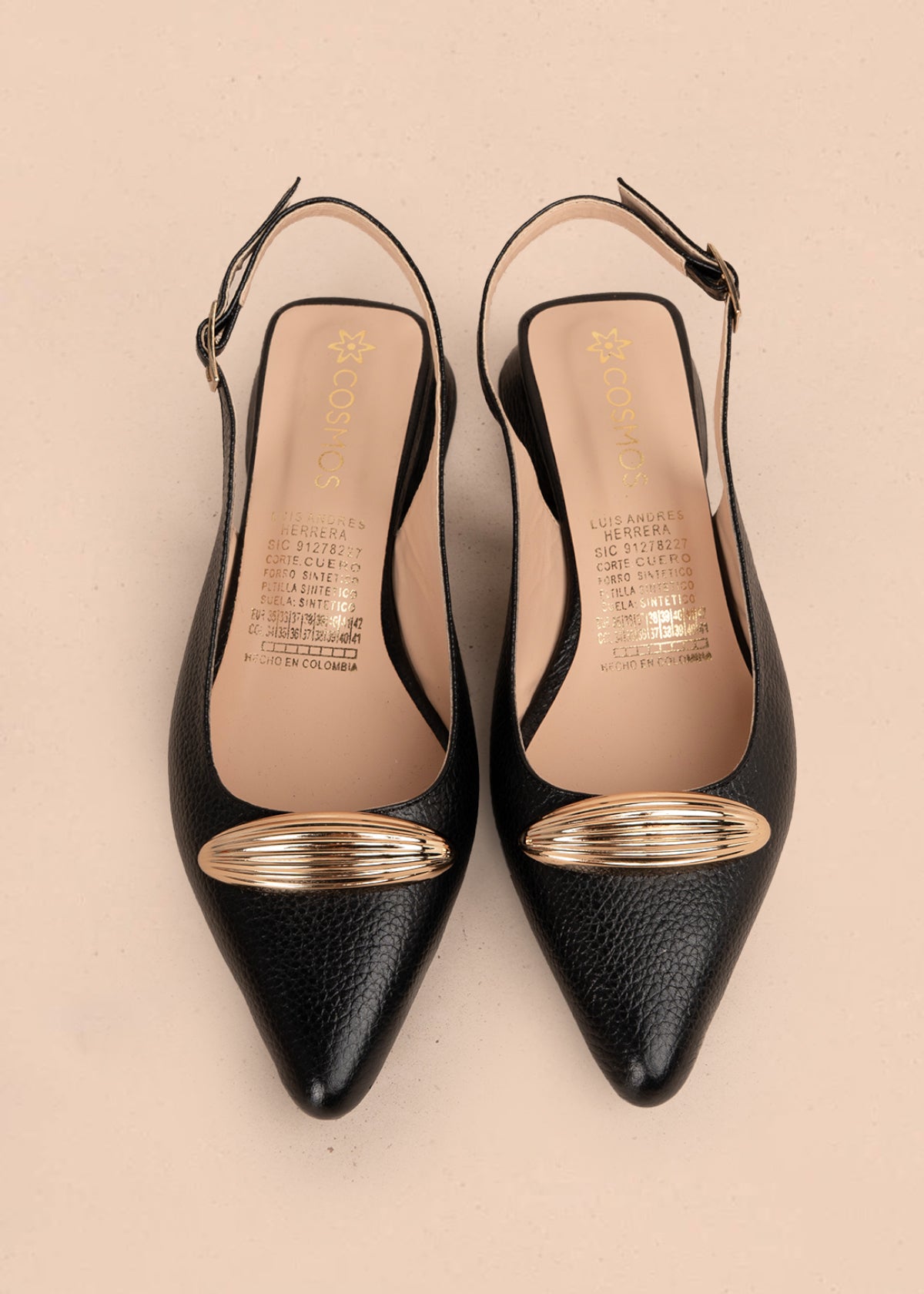 Trabilla en cuero color negro con aplique metálico dorado 106152