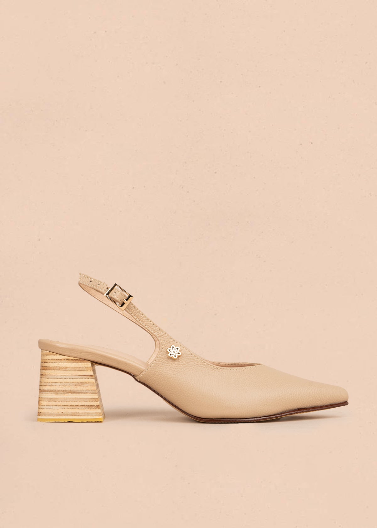 Tacones trabilla en cuero color beige 106154