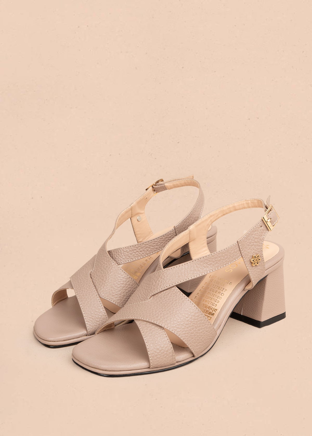 Sandalia en cuero color taupe con correas entrecruzadas 106155