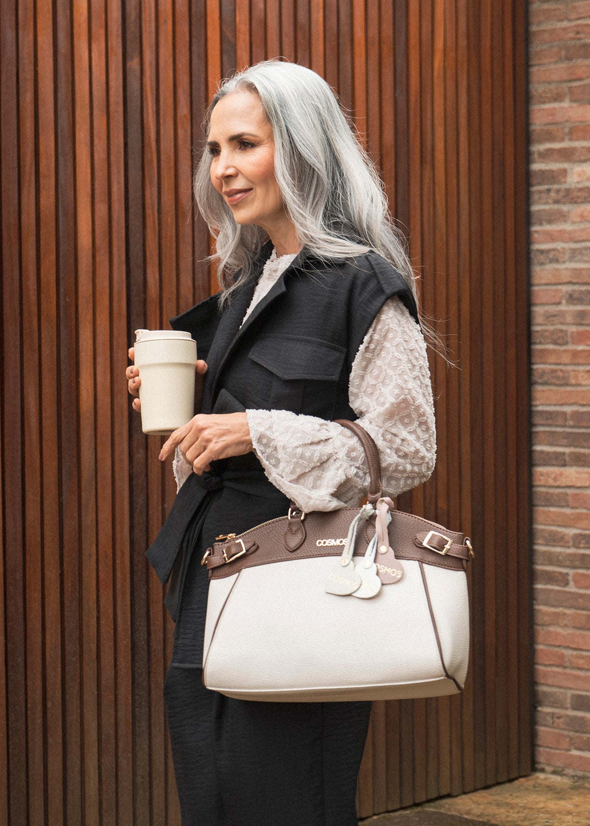 Bolso tipo cartera color beige 106181