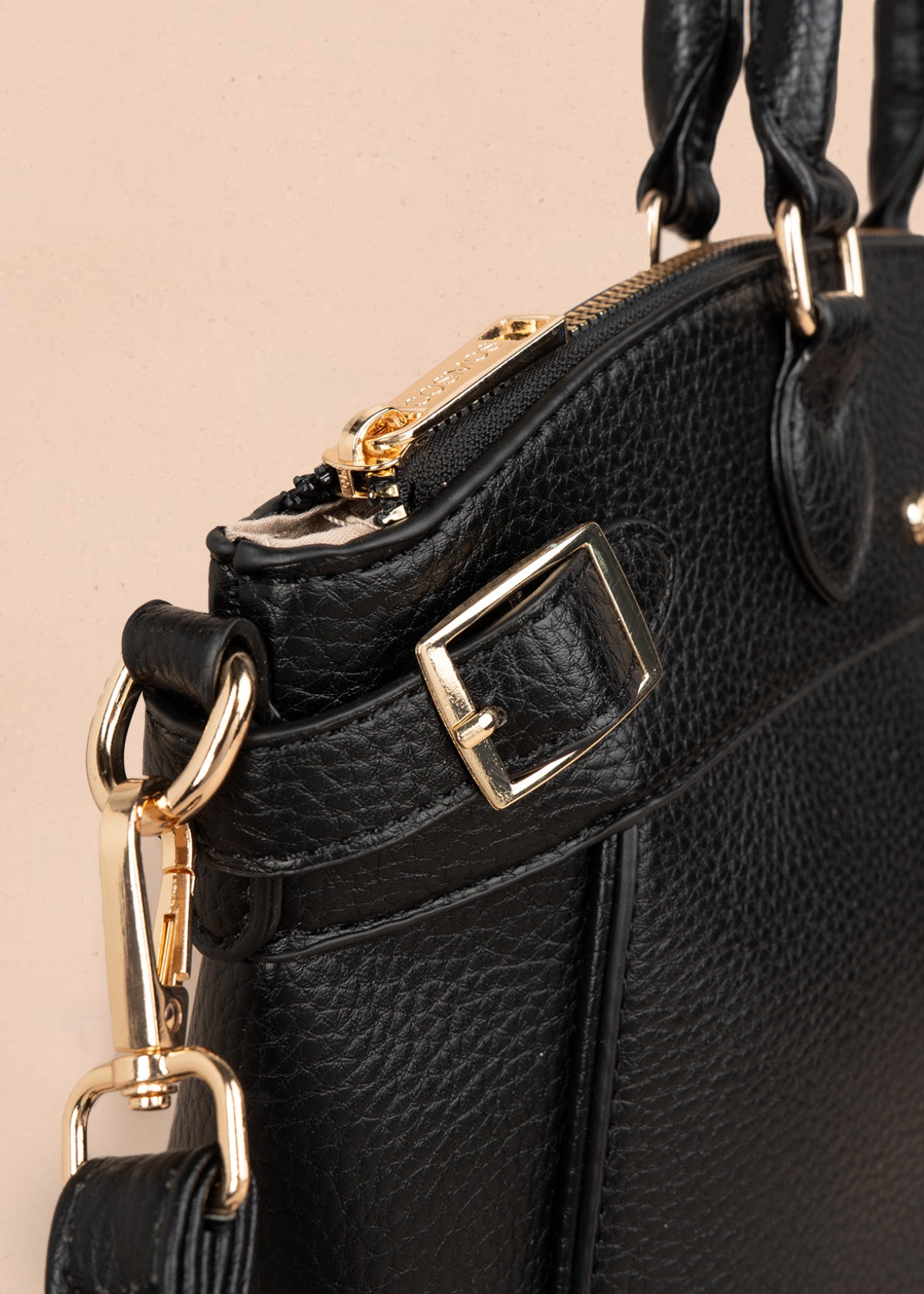 Bolso tipo cartera color negro 106181