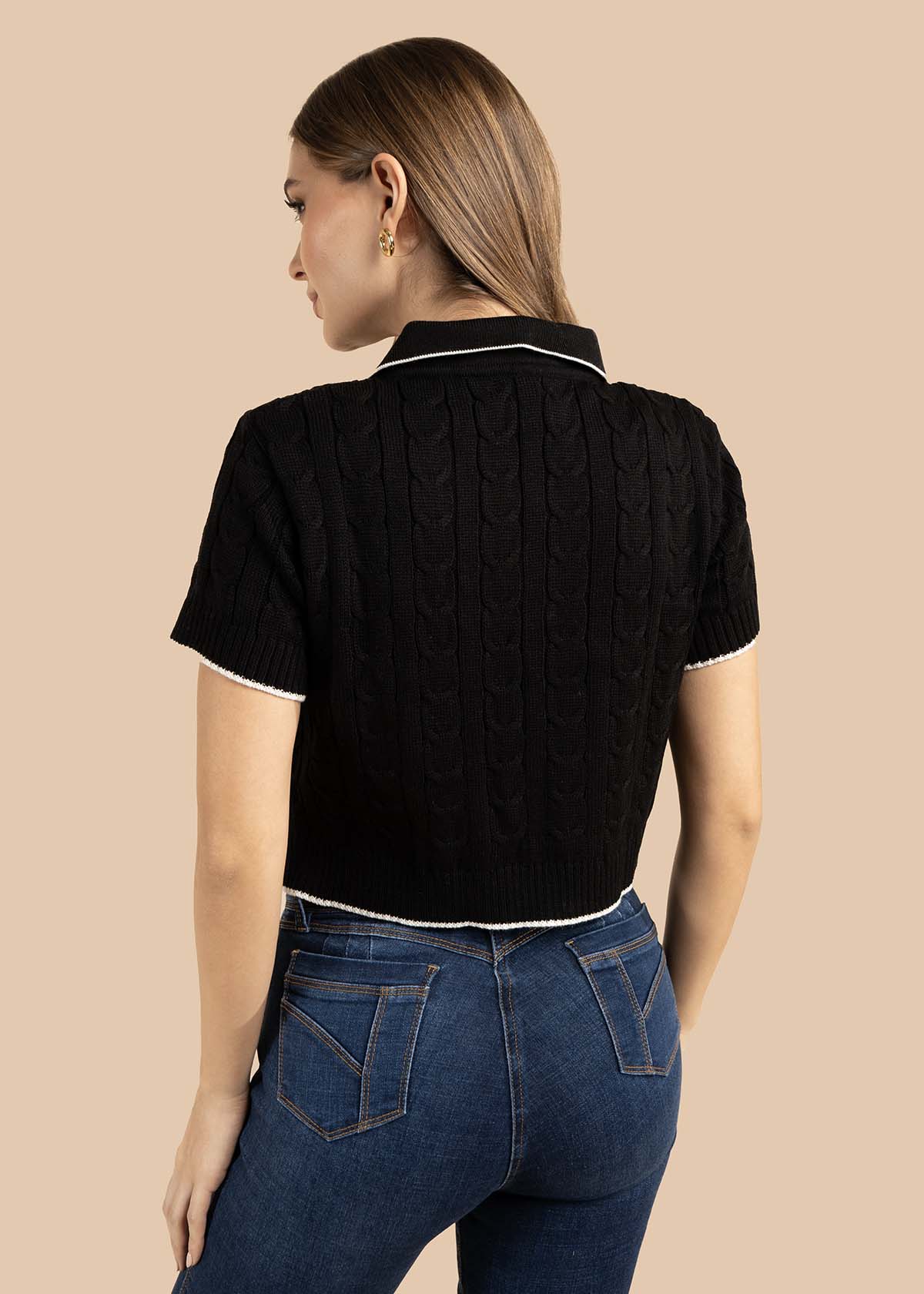 Camiseta tejida color negro tipo polo 106192