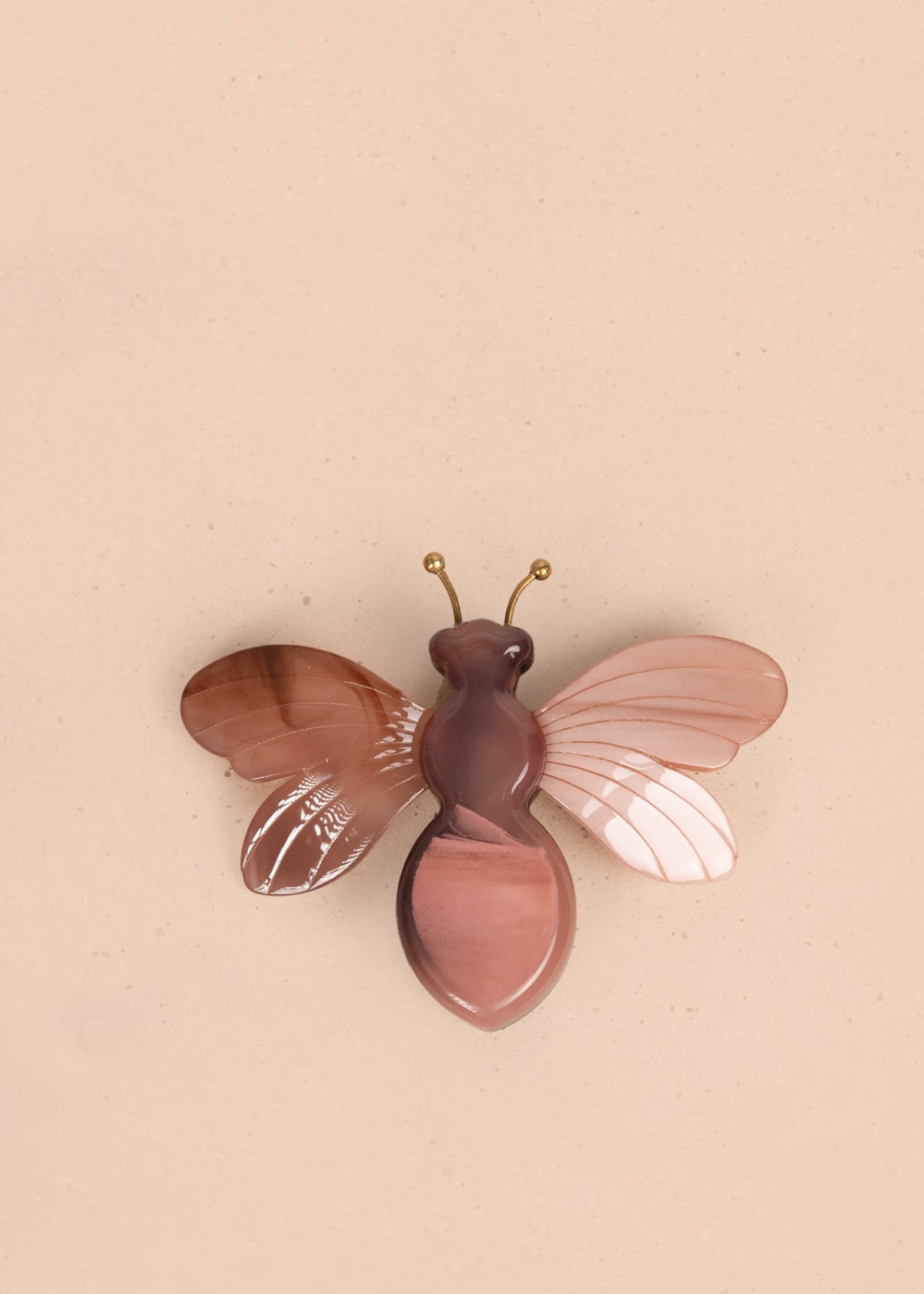 Prendedor de abeja color nude 106199
