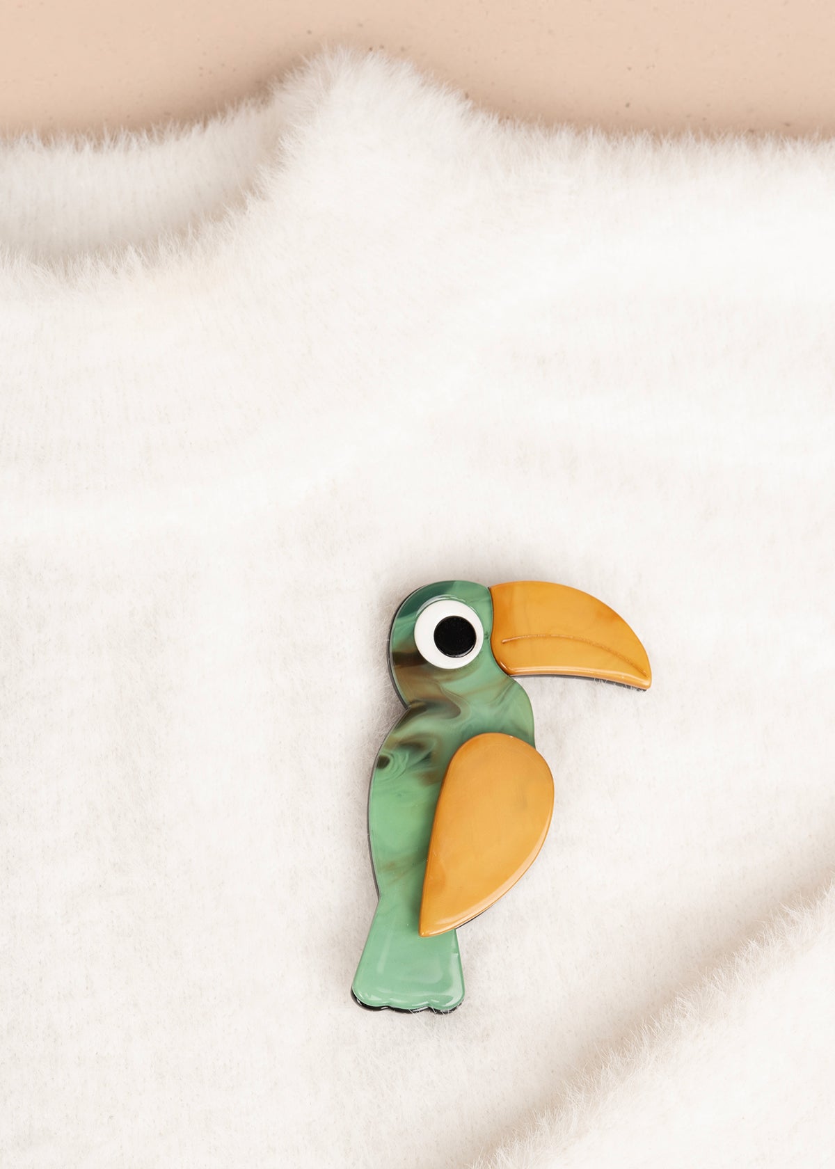Prendedor de tucán color verde 106206