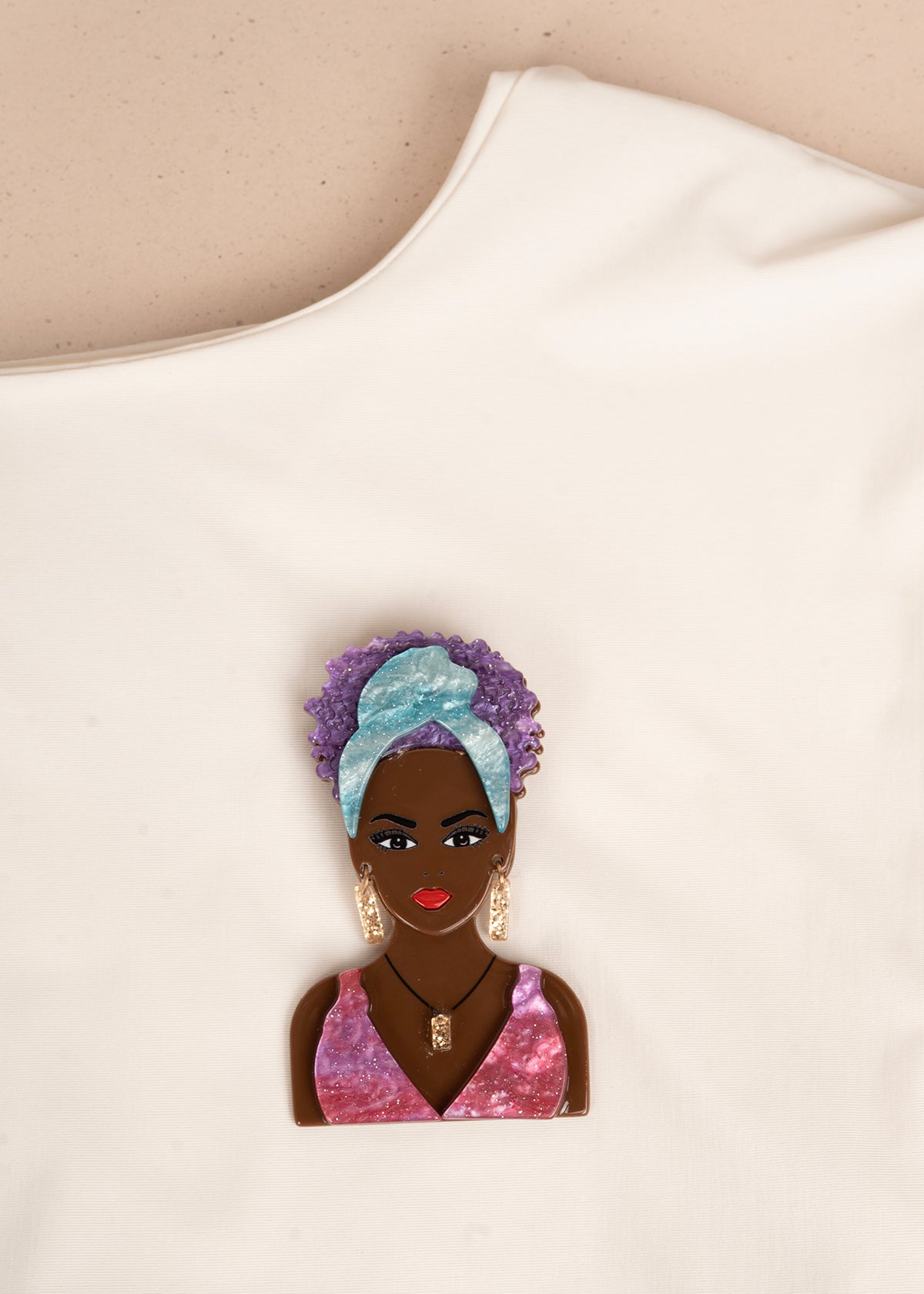Prendedor de mujer con detalles decorativos color morado 106209