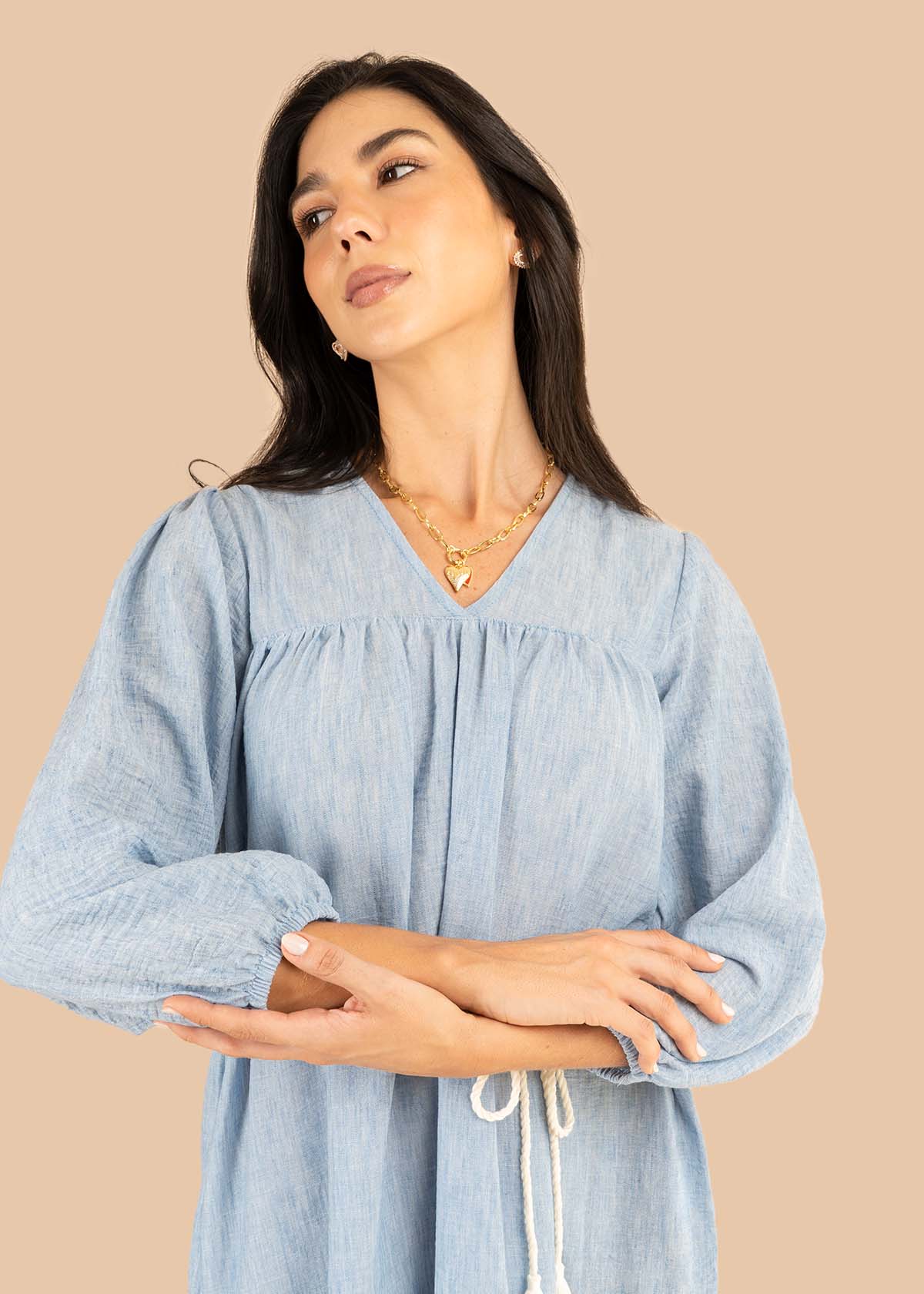 Vestido corto color azul con bordado y cinturón de cuerda 106221