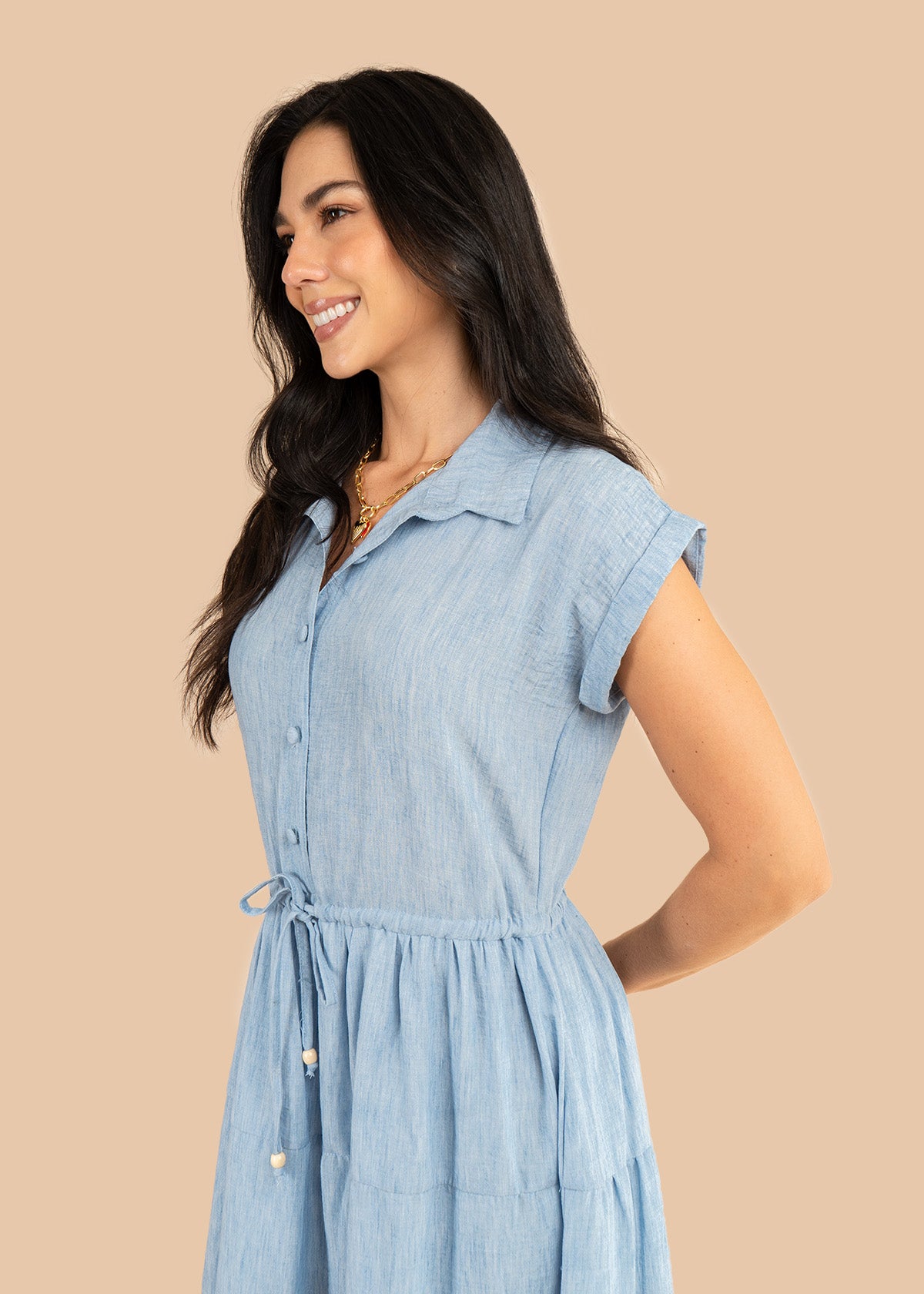 Vestido tipo midi color azul con bordado de flores 106222