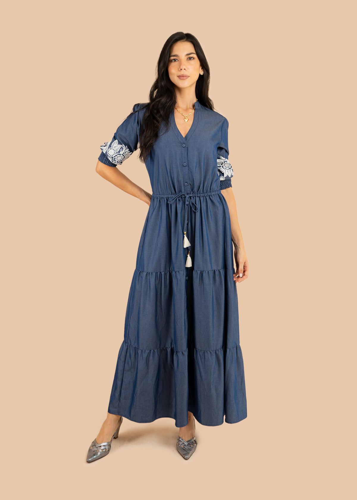 Vestido tipo maxi color azul en chambray con bordado en mangas 106223