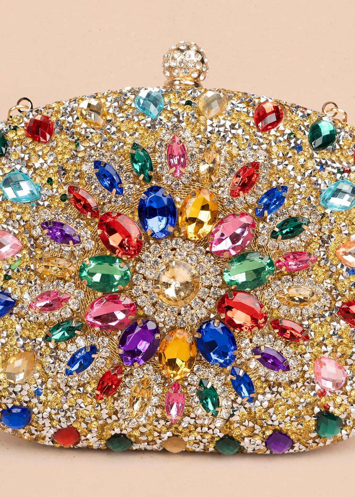 Bolso tipo bandolera con pedrería multicolor 106241