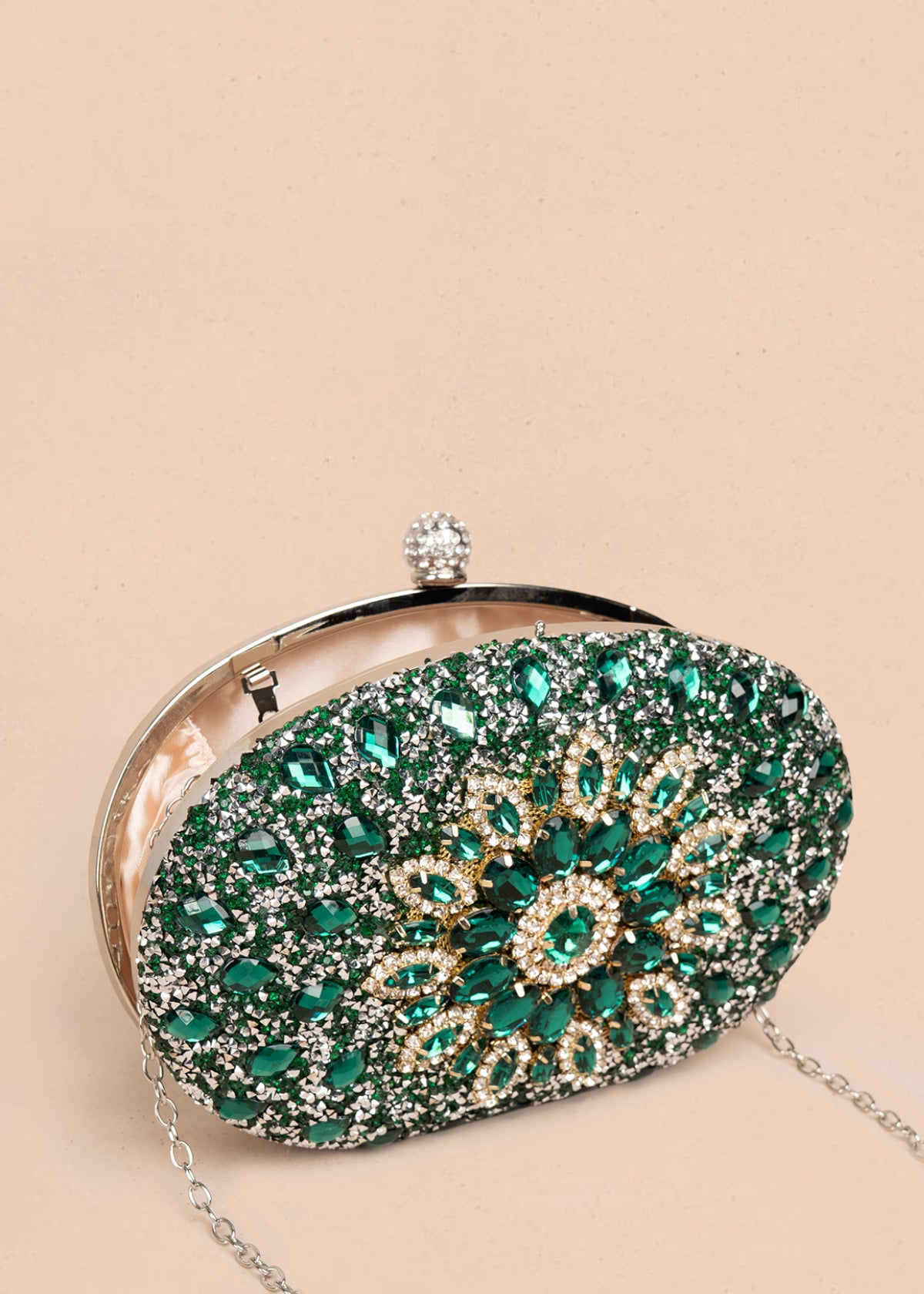 Bolso tipo bandolera color verde con pedrería 106241