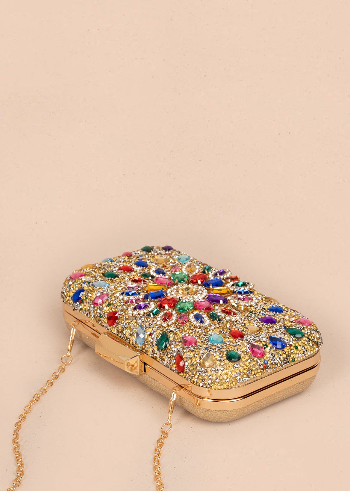 Bolso tipo bandolera con pedrería multicolor 106242