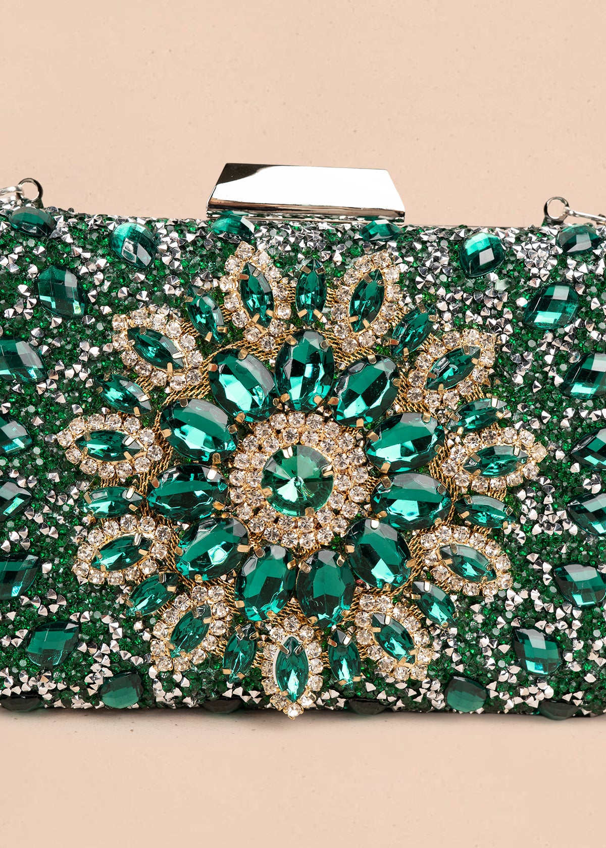 Bolso tipo bandolera color verde con pedrería 106242