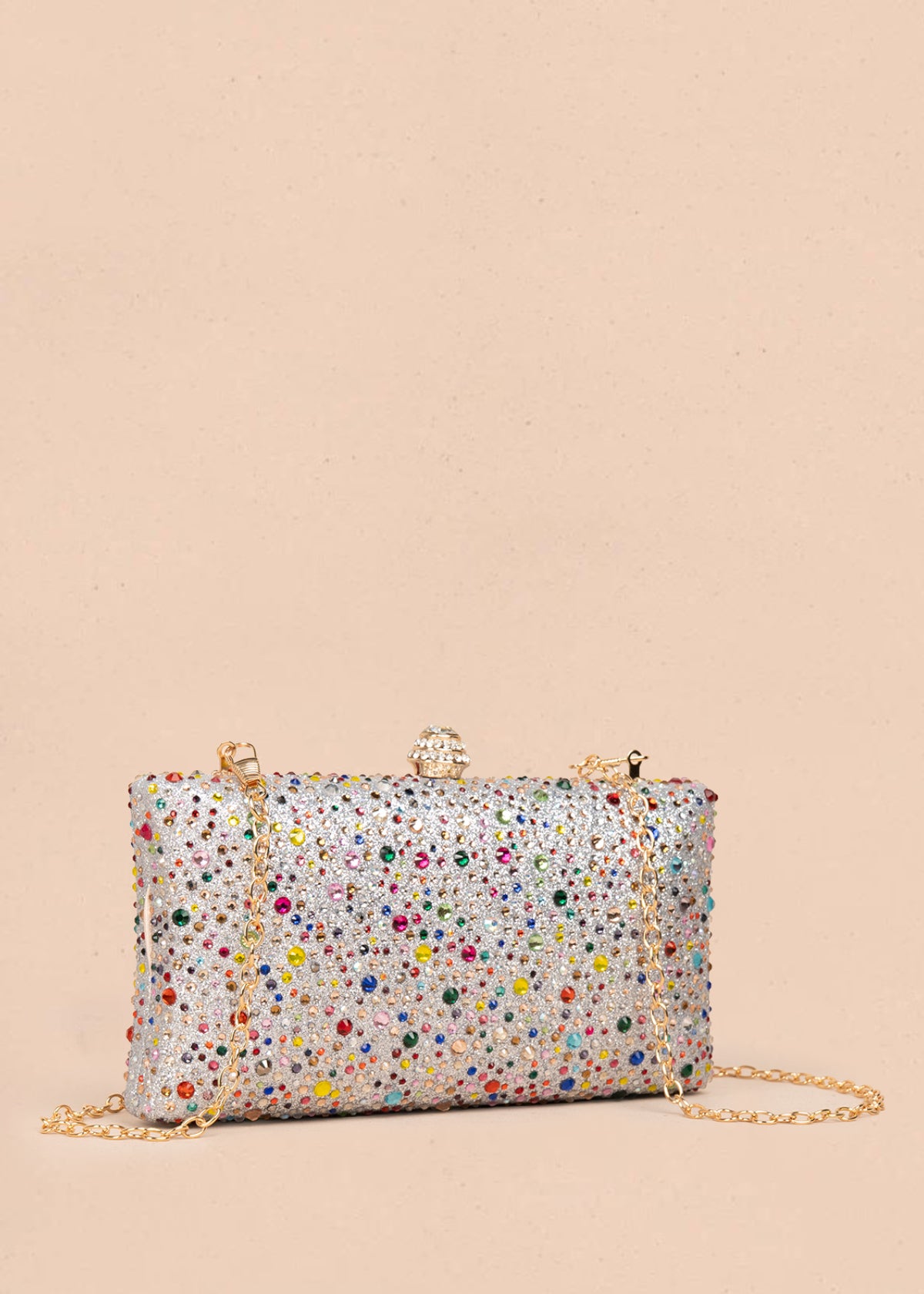 Bolso tipo bandolera color multicolor con acabado brillante y cadena 106243