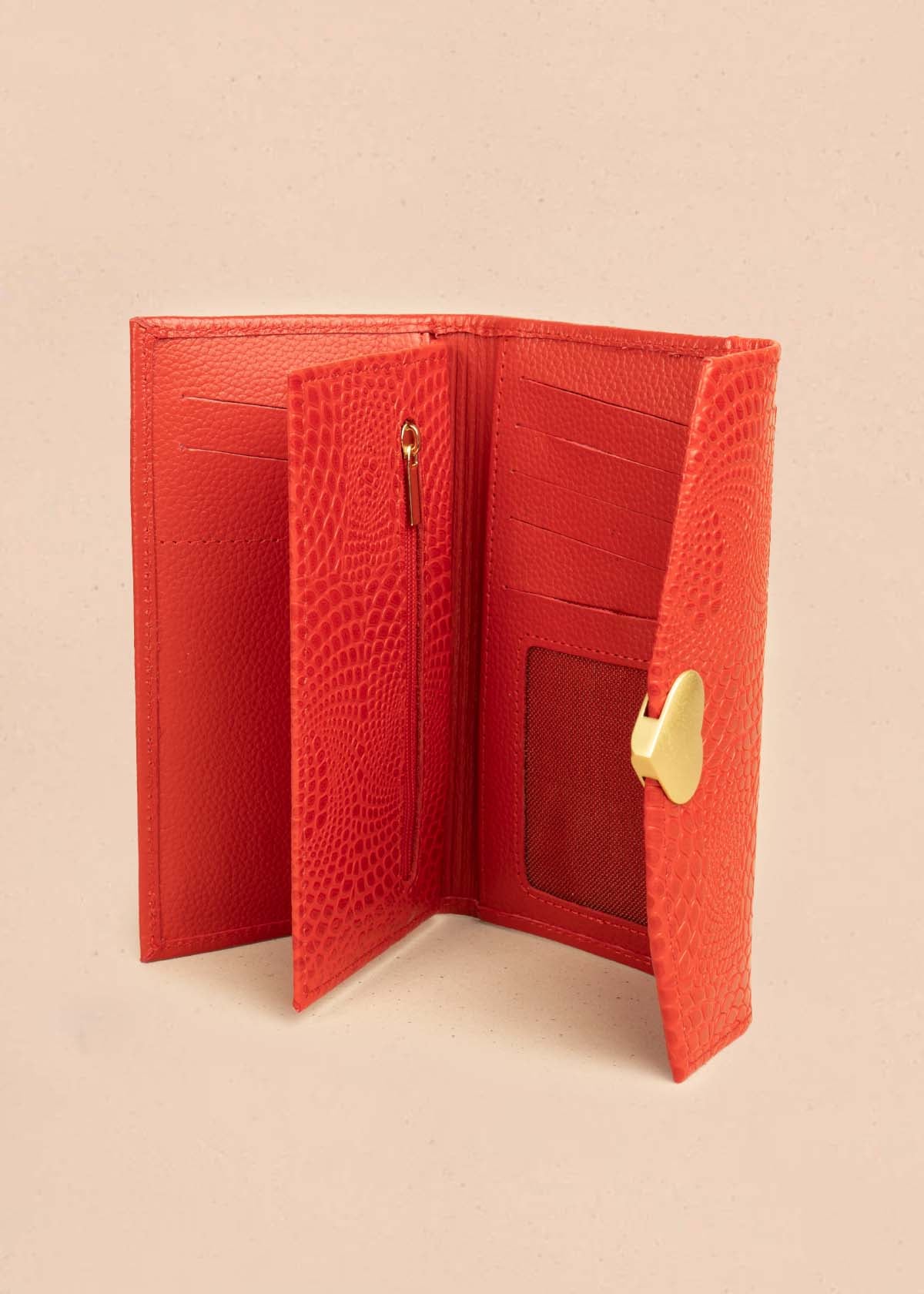 Billetera en cuero color rojo con aplique de corazón 106244