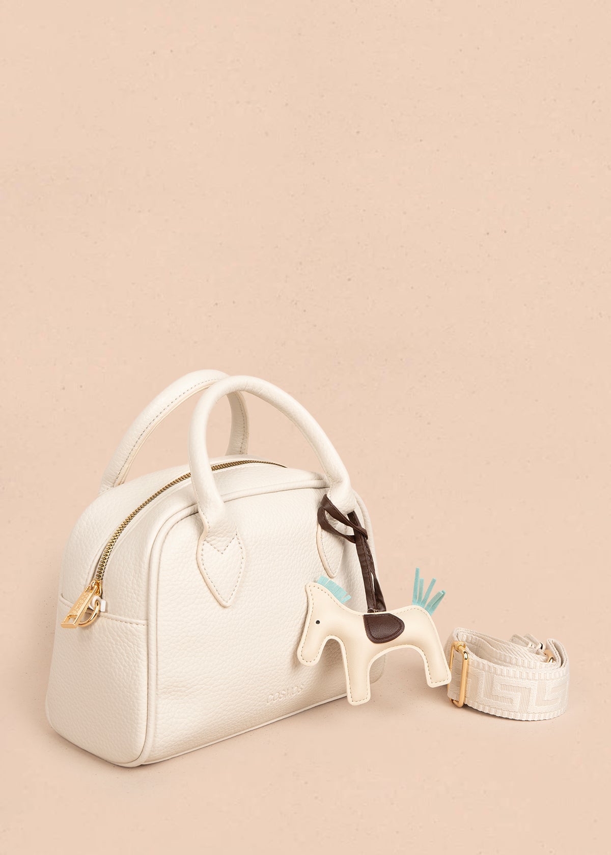 Bolso manos libres color blanco con llavero 106285