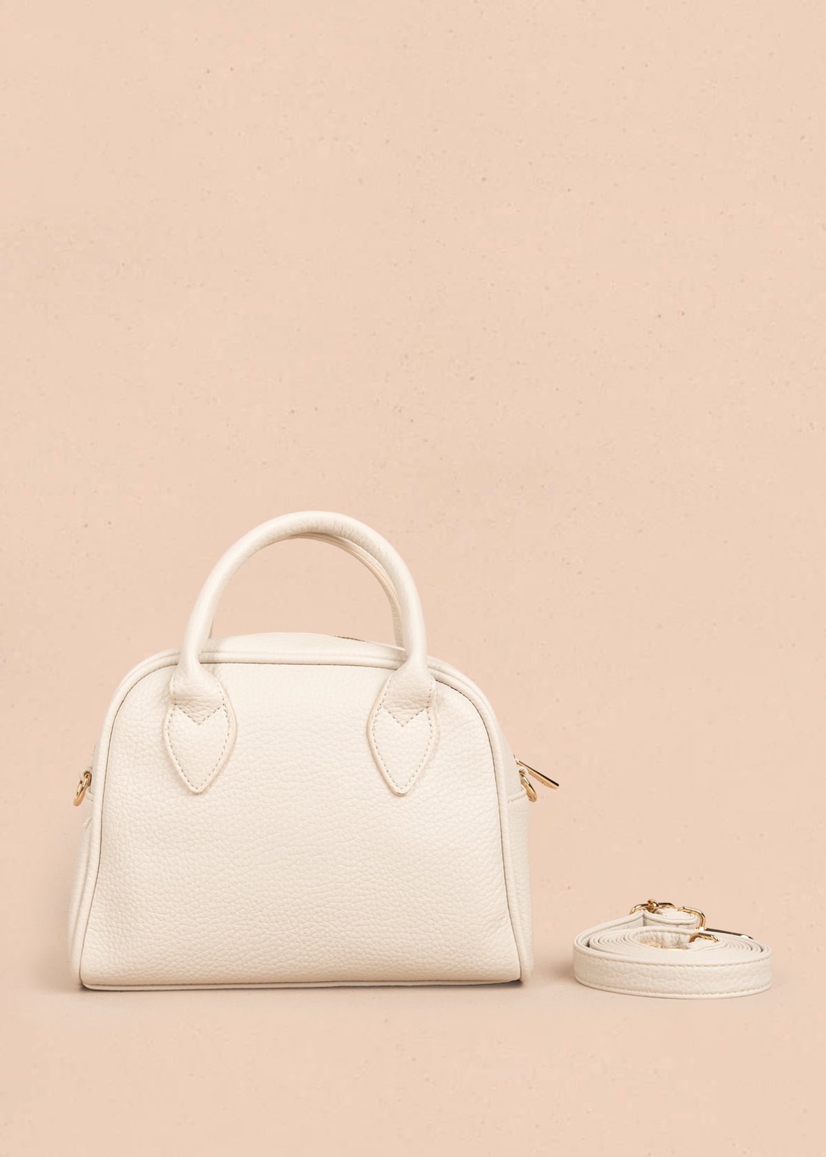 Bolso manos libres color blanco con llavero 106285