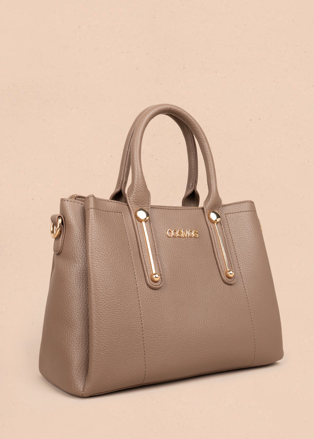 Bolso tipo cartera color moca con pañuelo y herraje tipo barra 106286