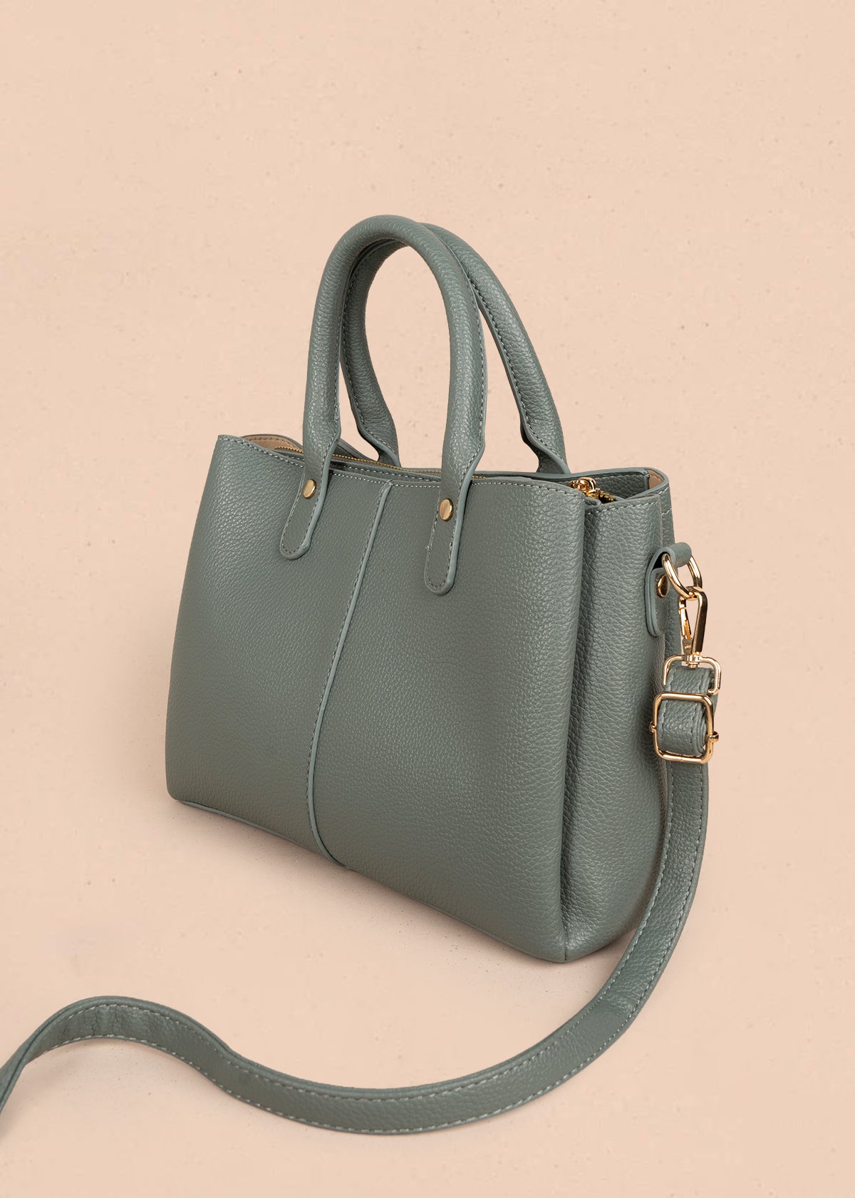 Bolso tipo cartera color verde con pañuelo y herraje tipo barra 106286