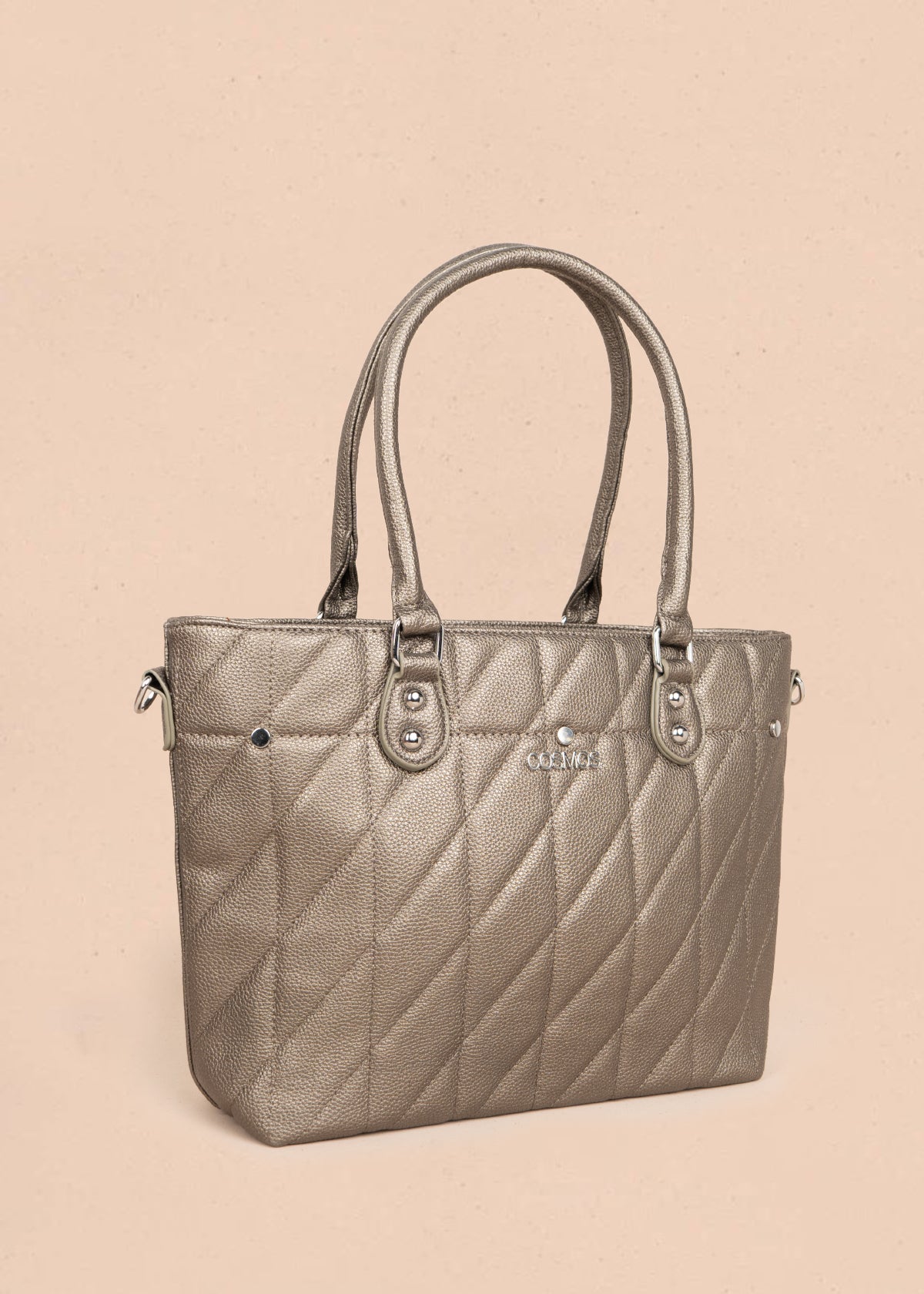 Bolso tipo shopping color plomo textura acolchada 106287