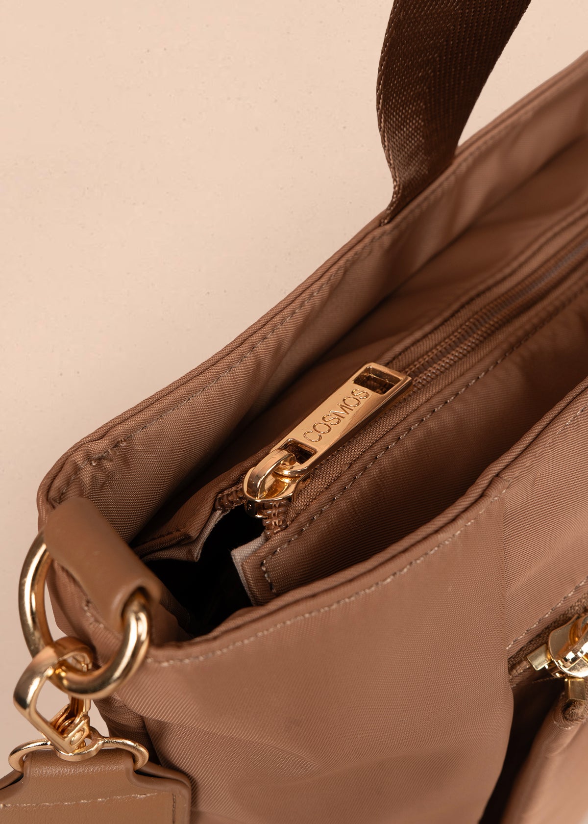 Bolso tipo shopping color caqui con bolsillo frontal 106290