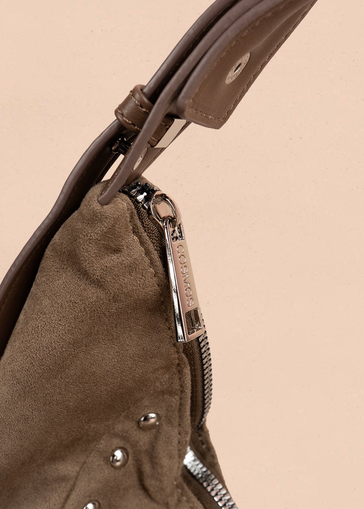 Bolso tipo shopping color moca con taches 106291