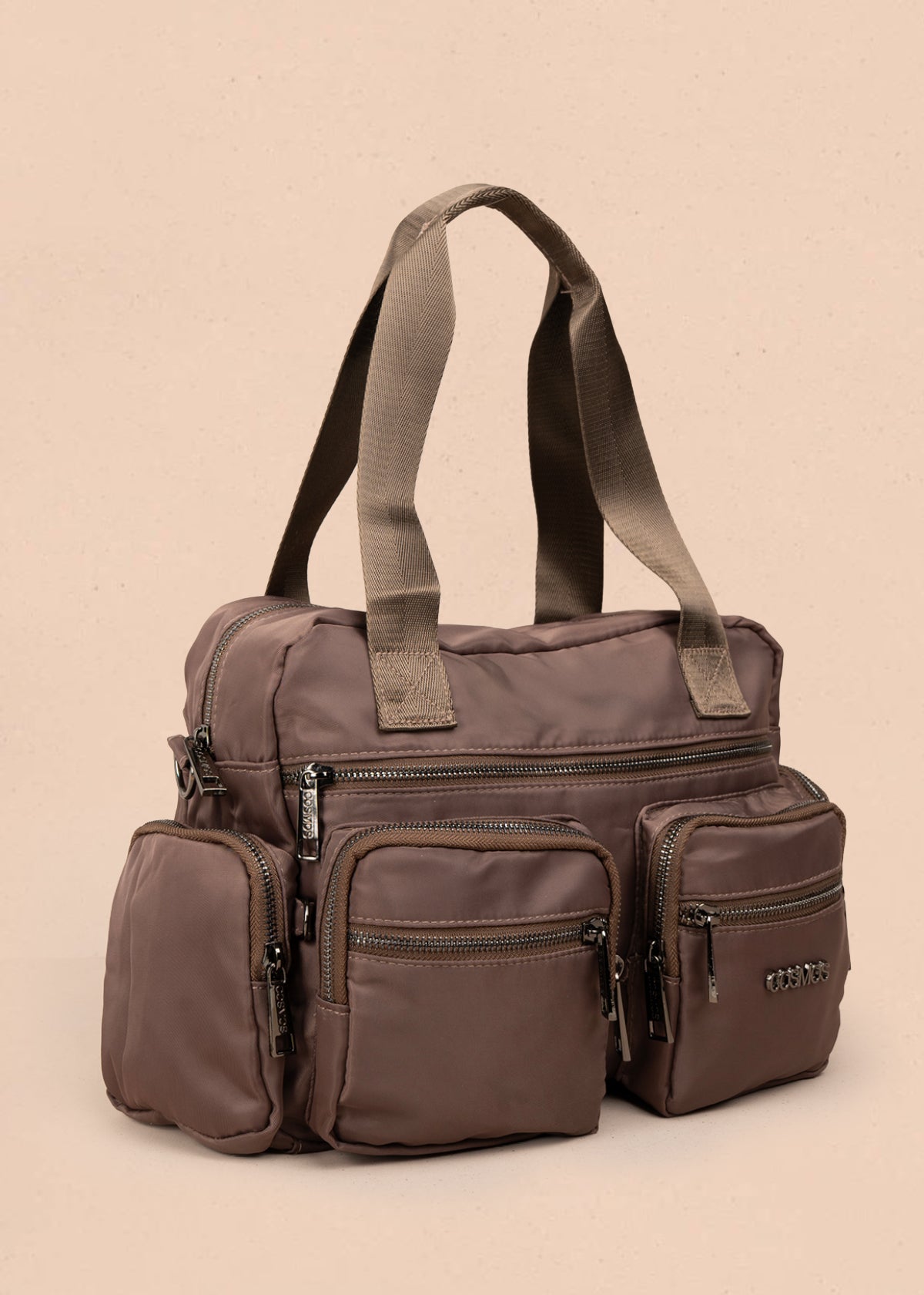 Bolso tipo cartera color café con bolsillos frontales y laterales 106293