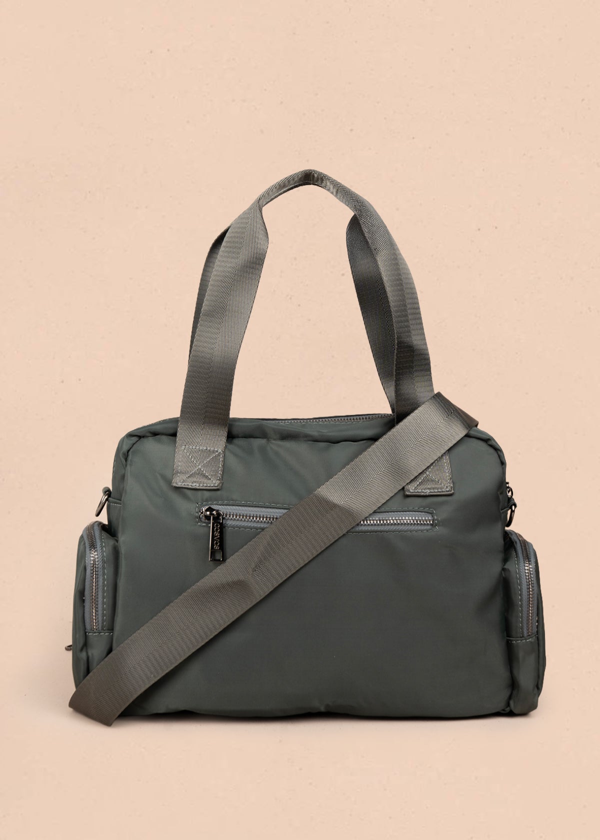 Bolso tipo cartera color verde con bolsillos frontales y laterales 106293