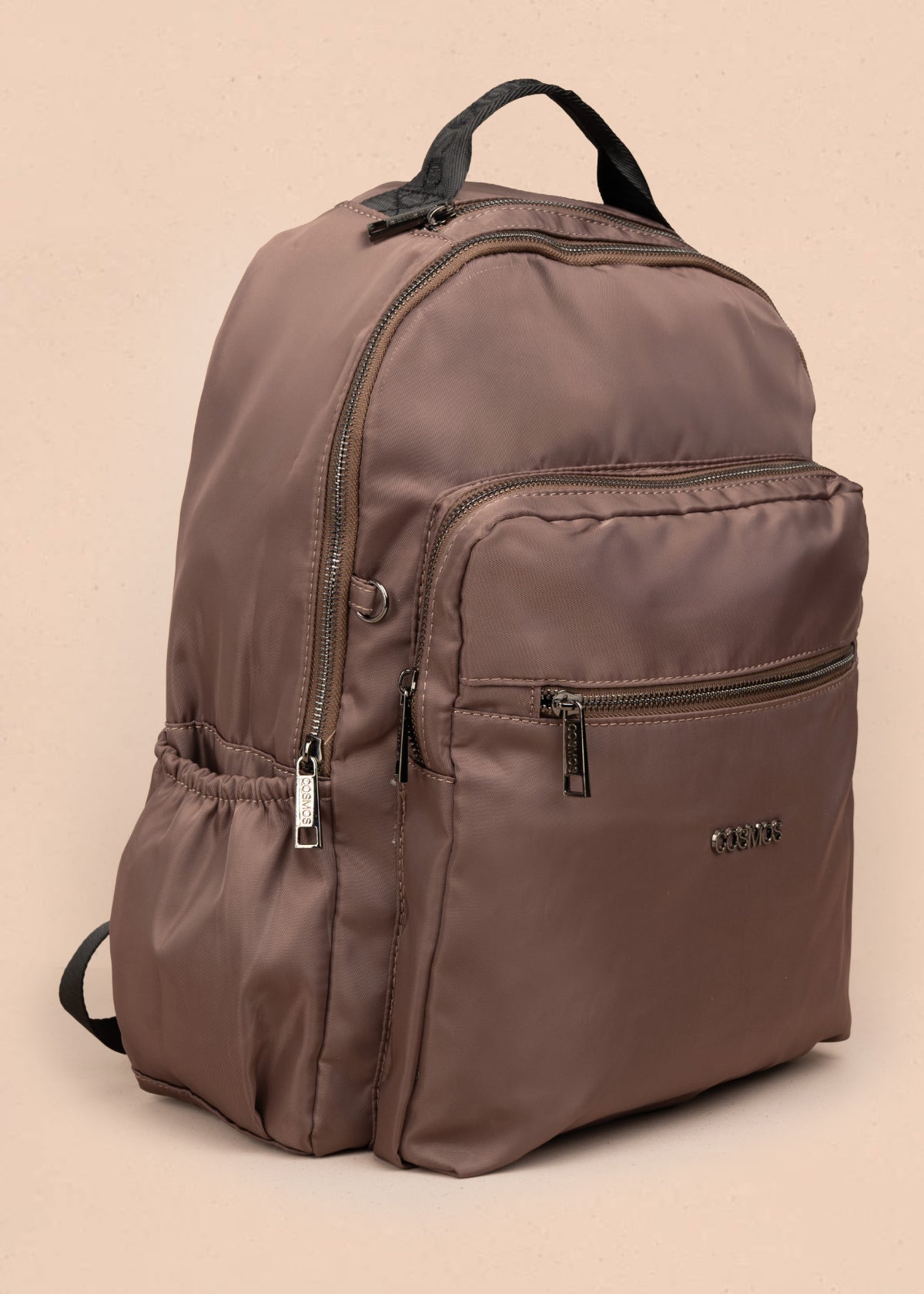 Morral color chocolate con bolsillos delanteros 106296