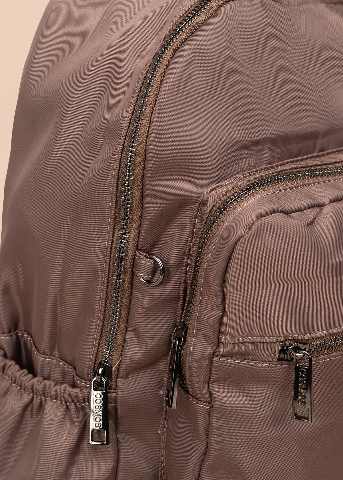 Morral color chocolate con bolsillos delanteros 106296