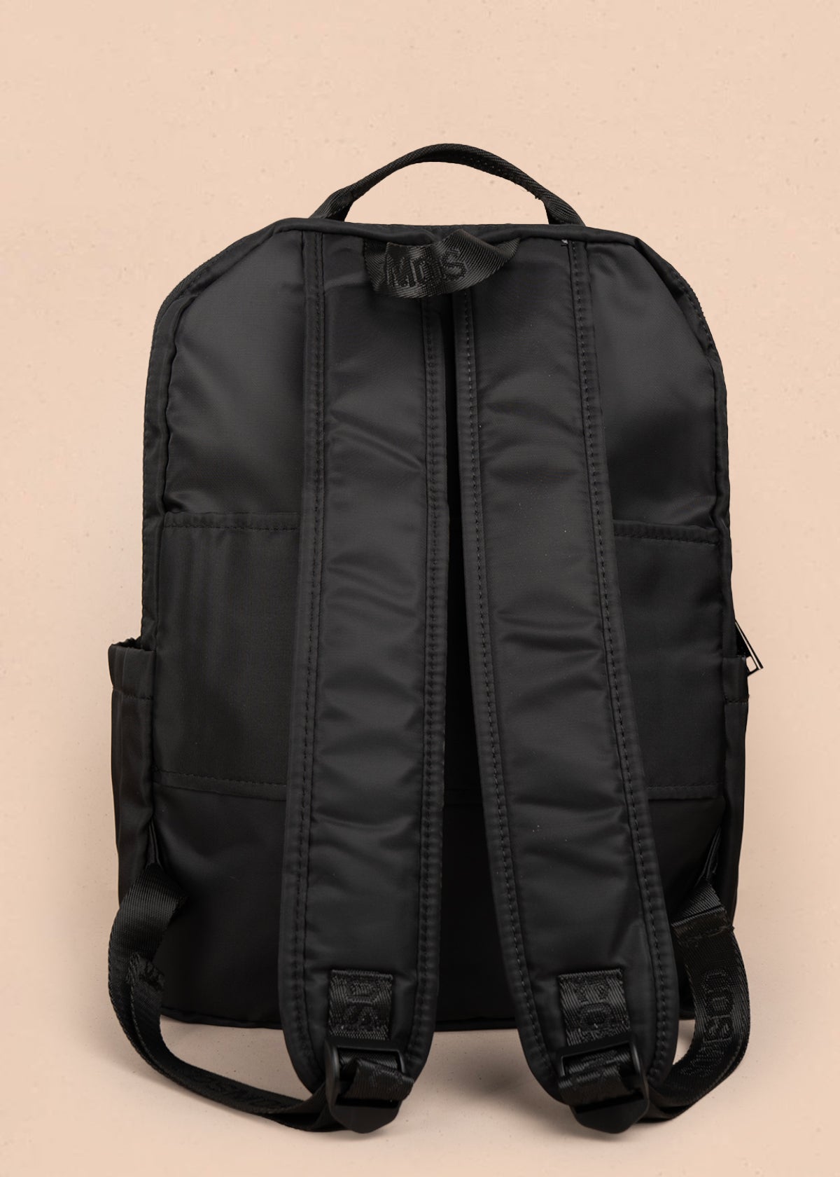 Morral color negro en textil con bolsillos delanteros 106298